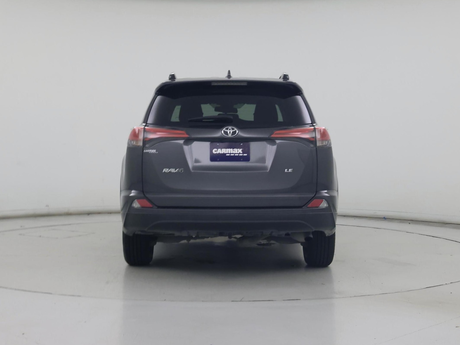 2018 Toyota RAV4 LE - Photo 7