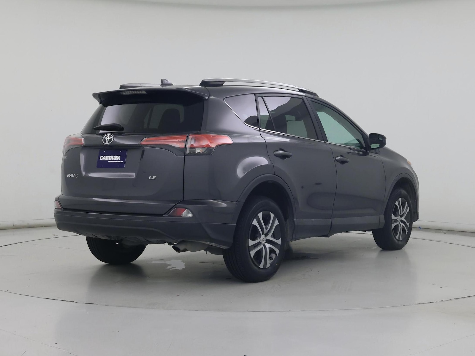2018 Toyota RAV4 LE - Photo 9