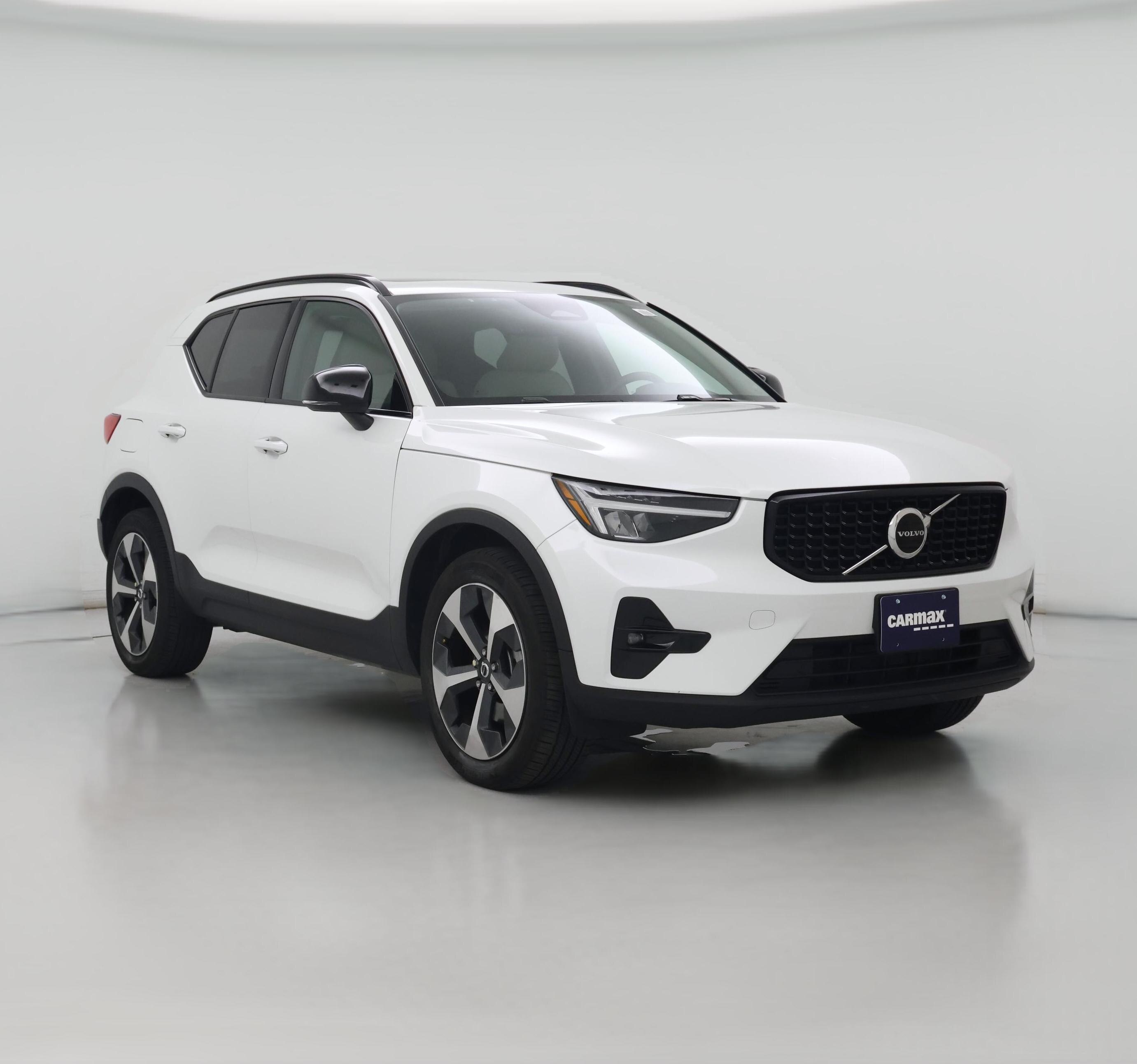 Thumbnail: 2023 Volvo XC40 - 1