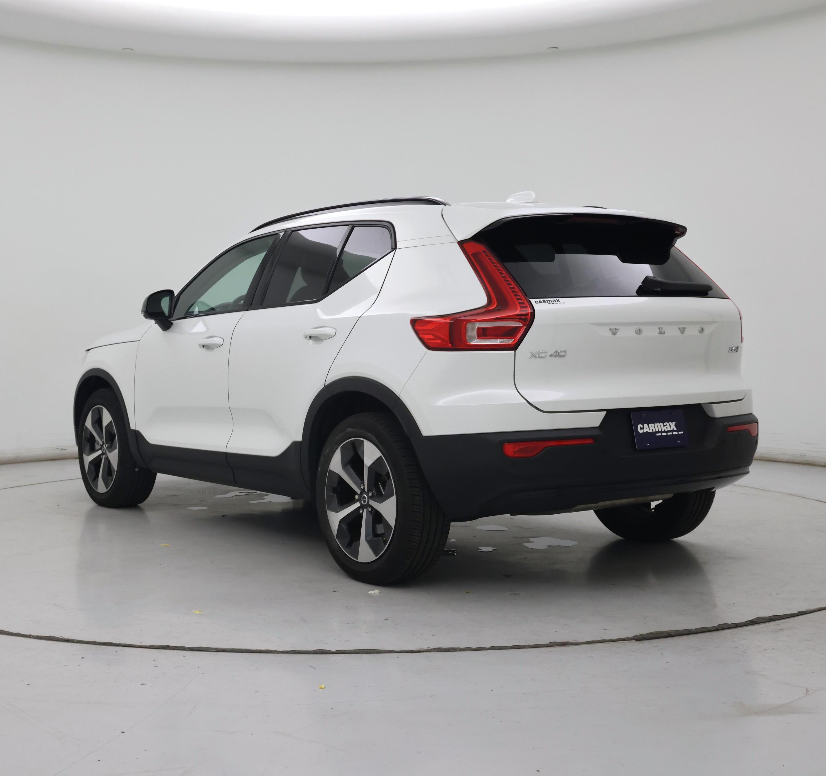 Thumbnail: 2023 Volvo XC40 - 2