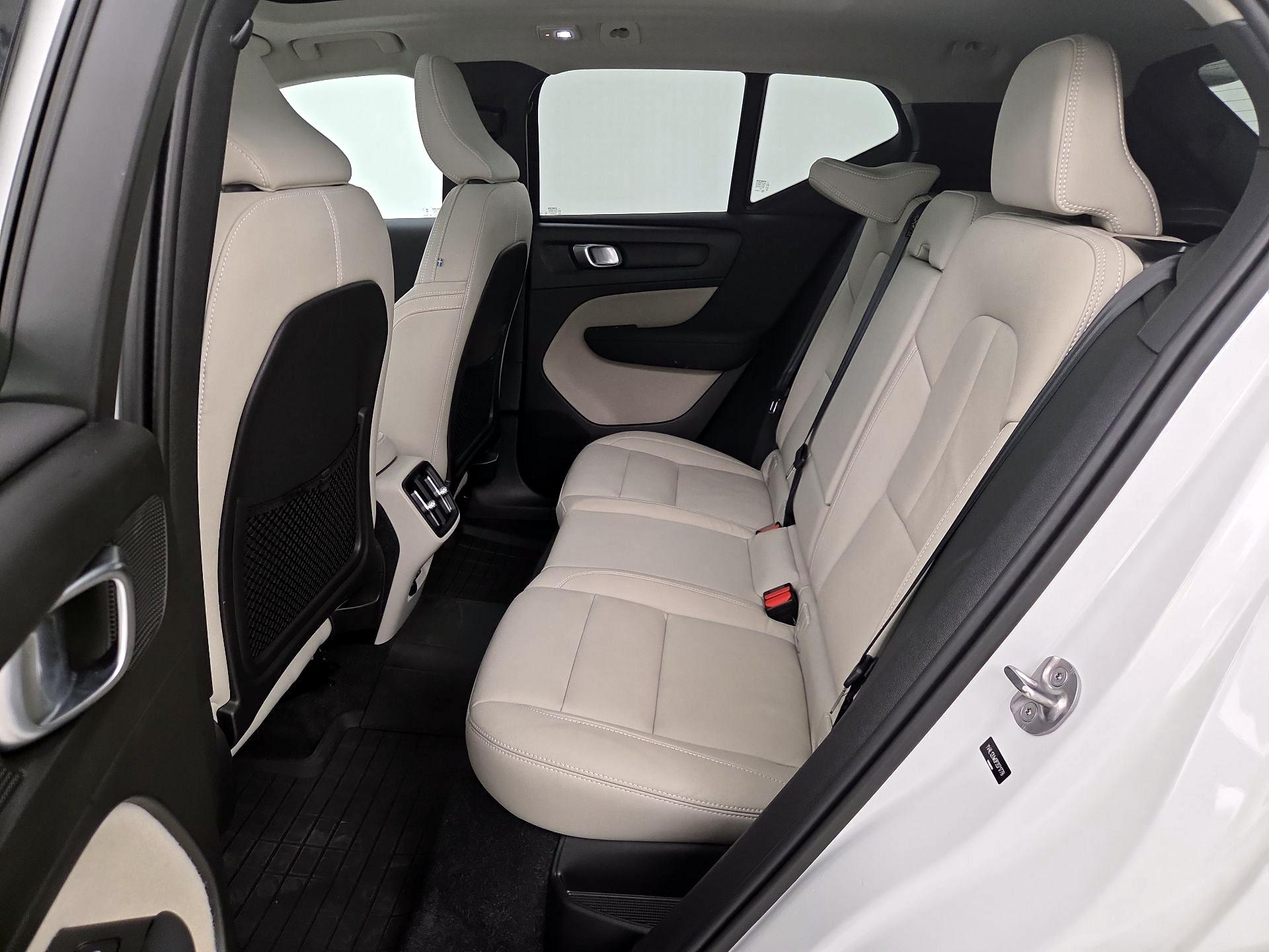 Thumbnail: 2023 Volvo XC40 - 20