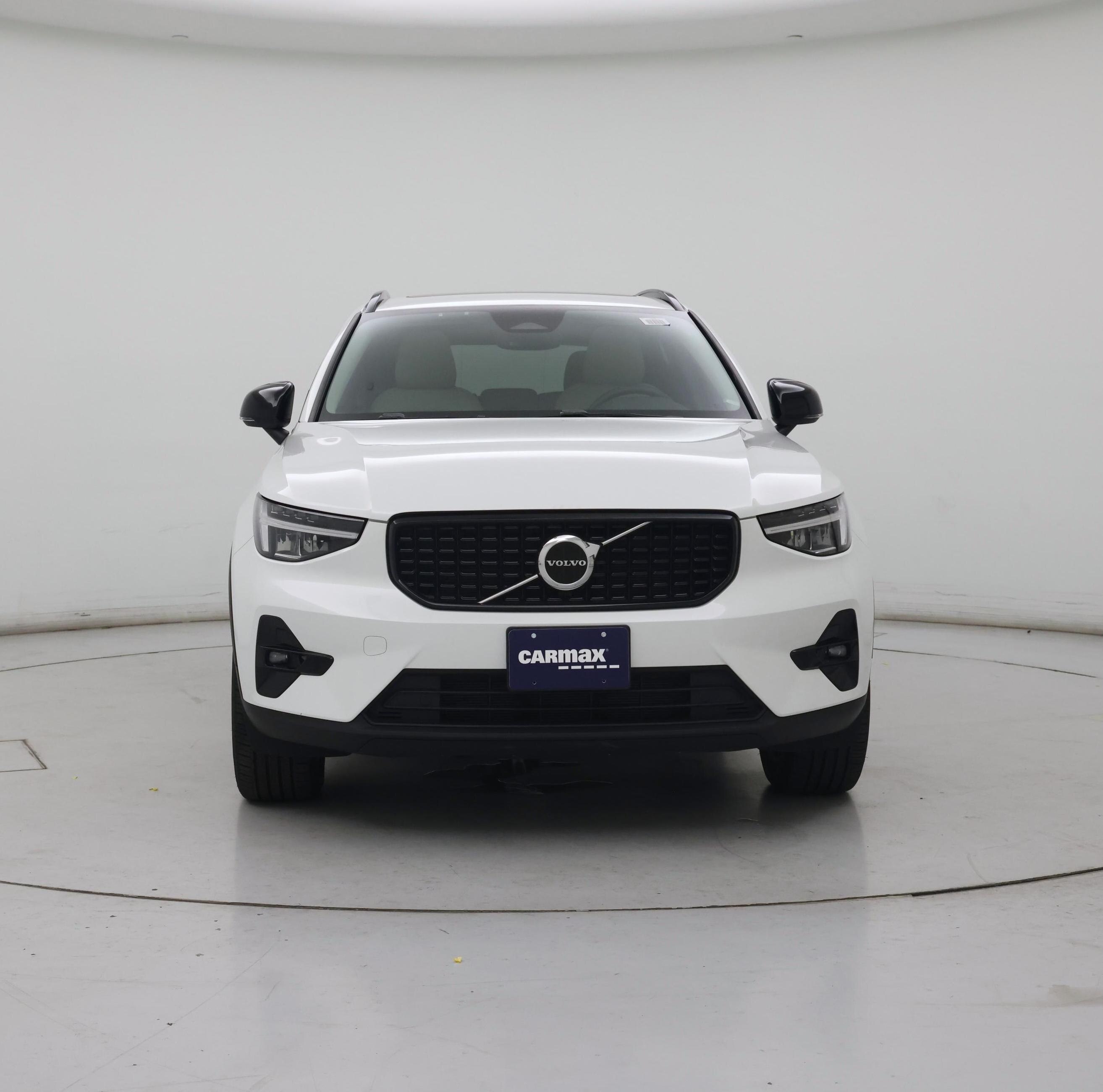 Thumbnail: 2023 Volvo XC40 - 5