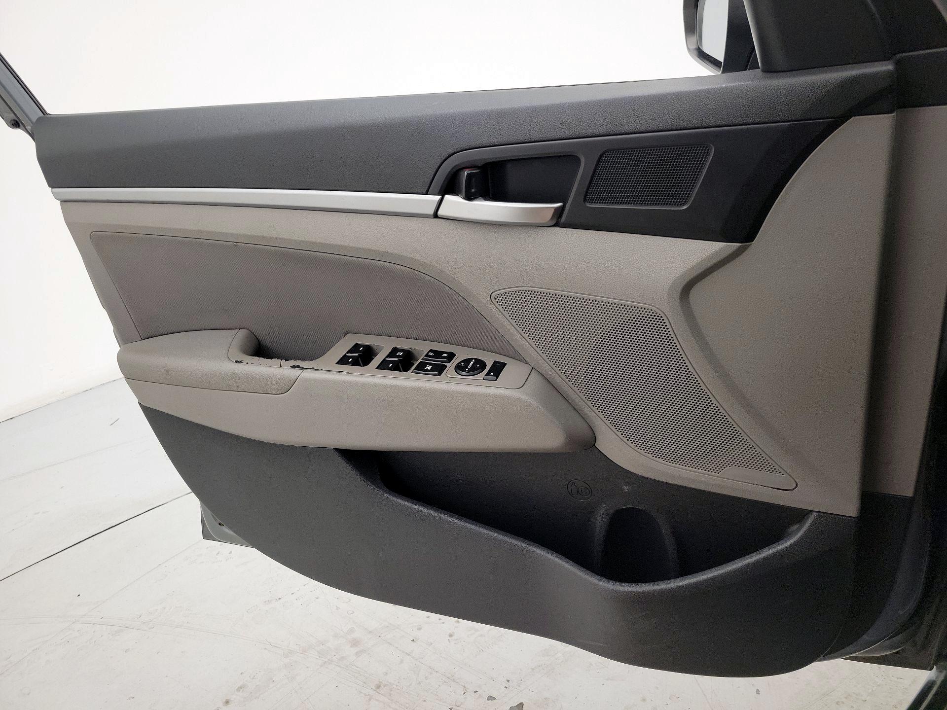Thumbnail: 2019 Hyundai Elantra - 12