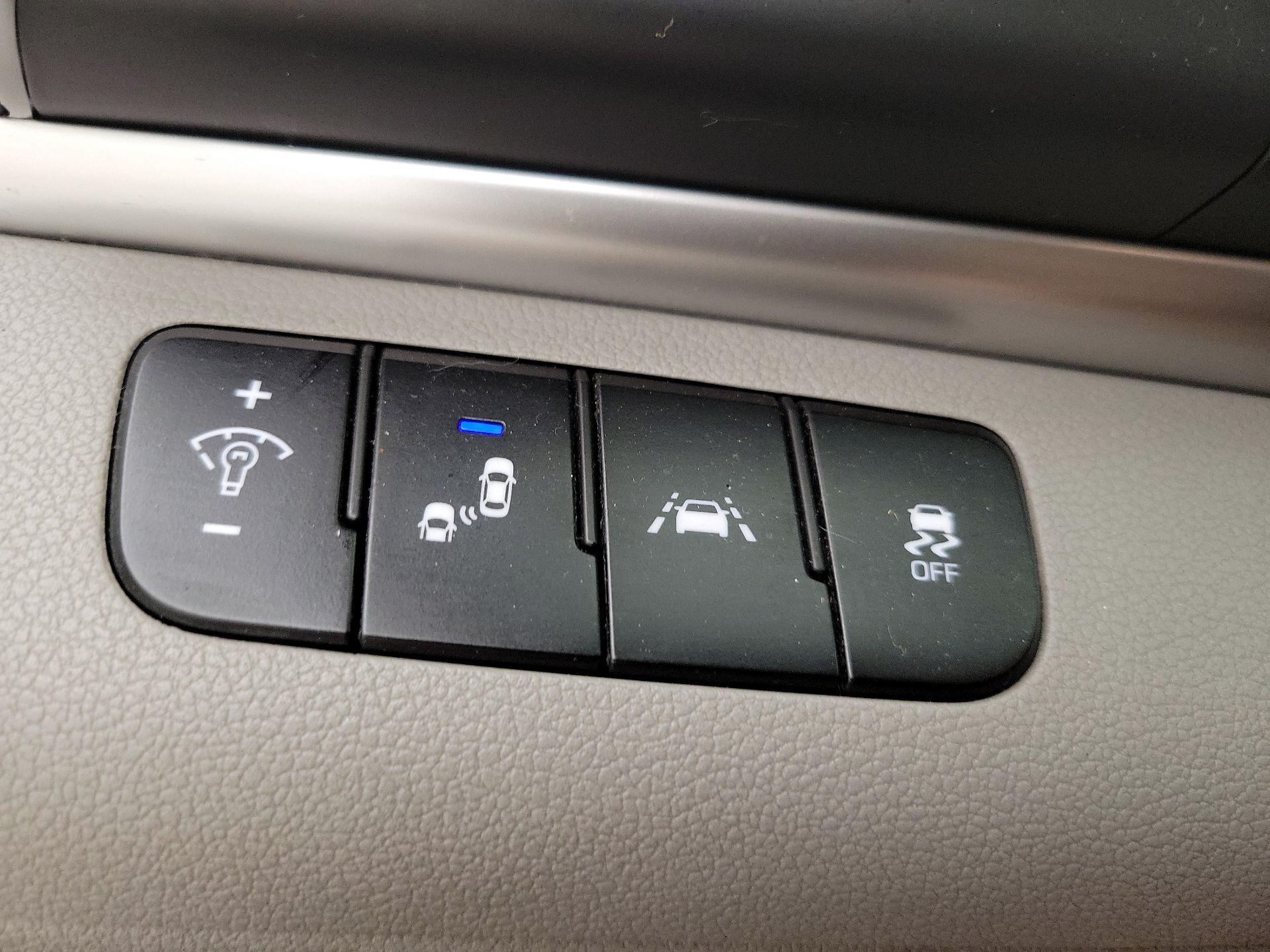 Thumbnail: 2019 Hyundai Elantra - 13