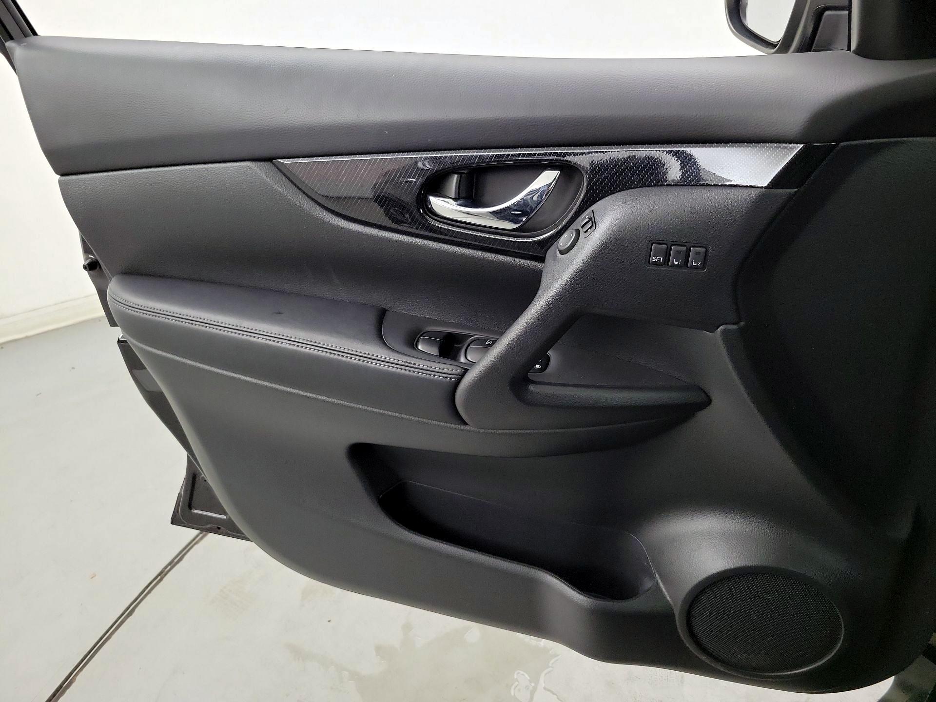 Thumbnail: 2019 Nissan Rogue - 10
