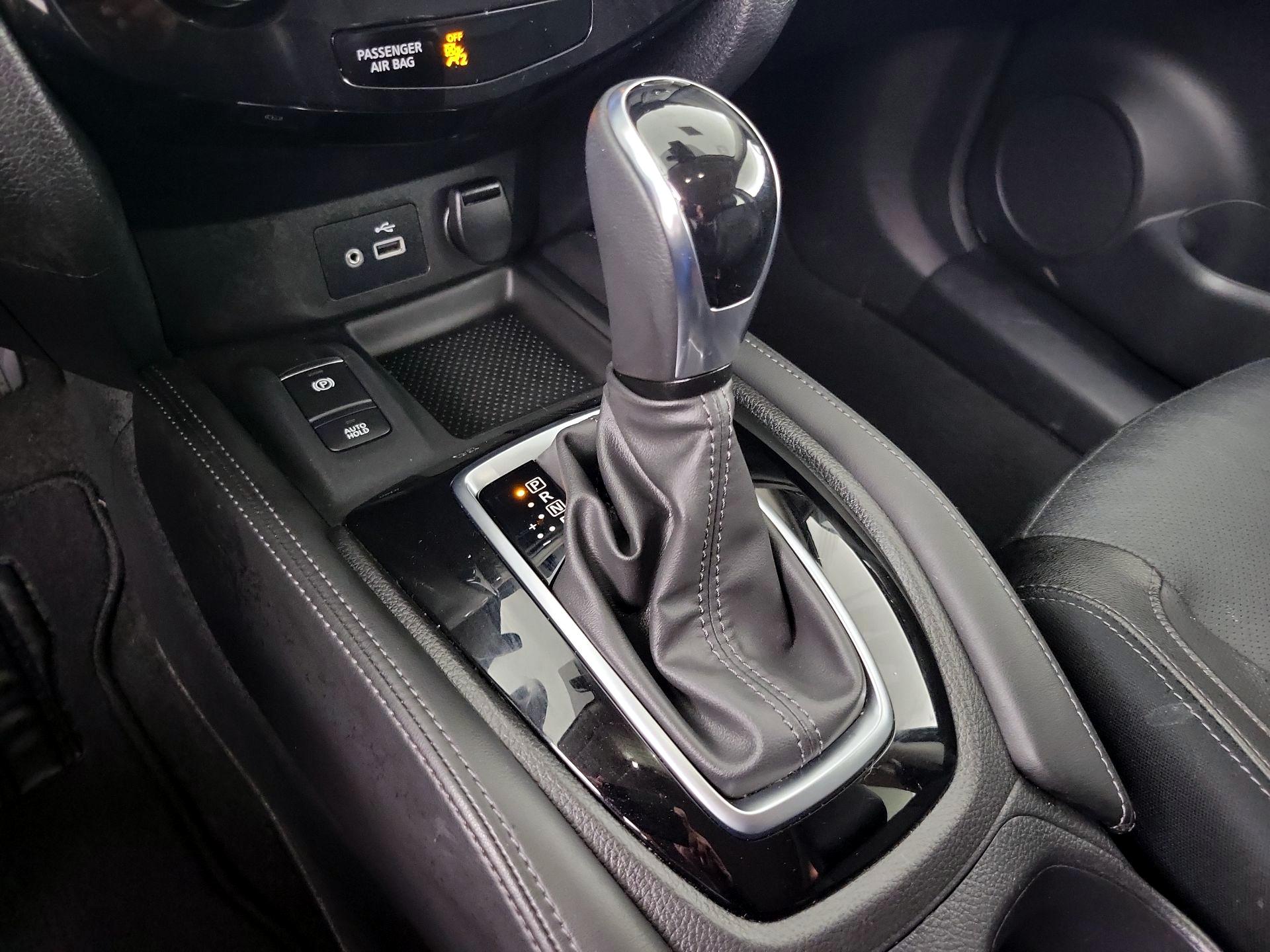 Thumbnail: 2019 Nissan Rogue - 16