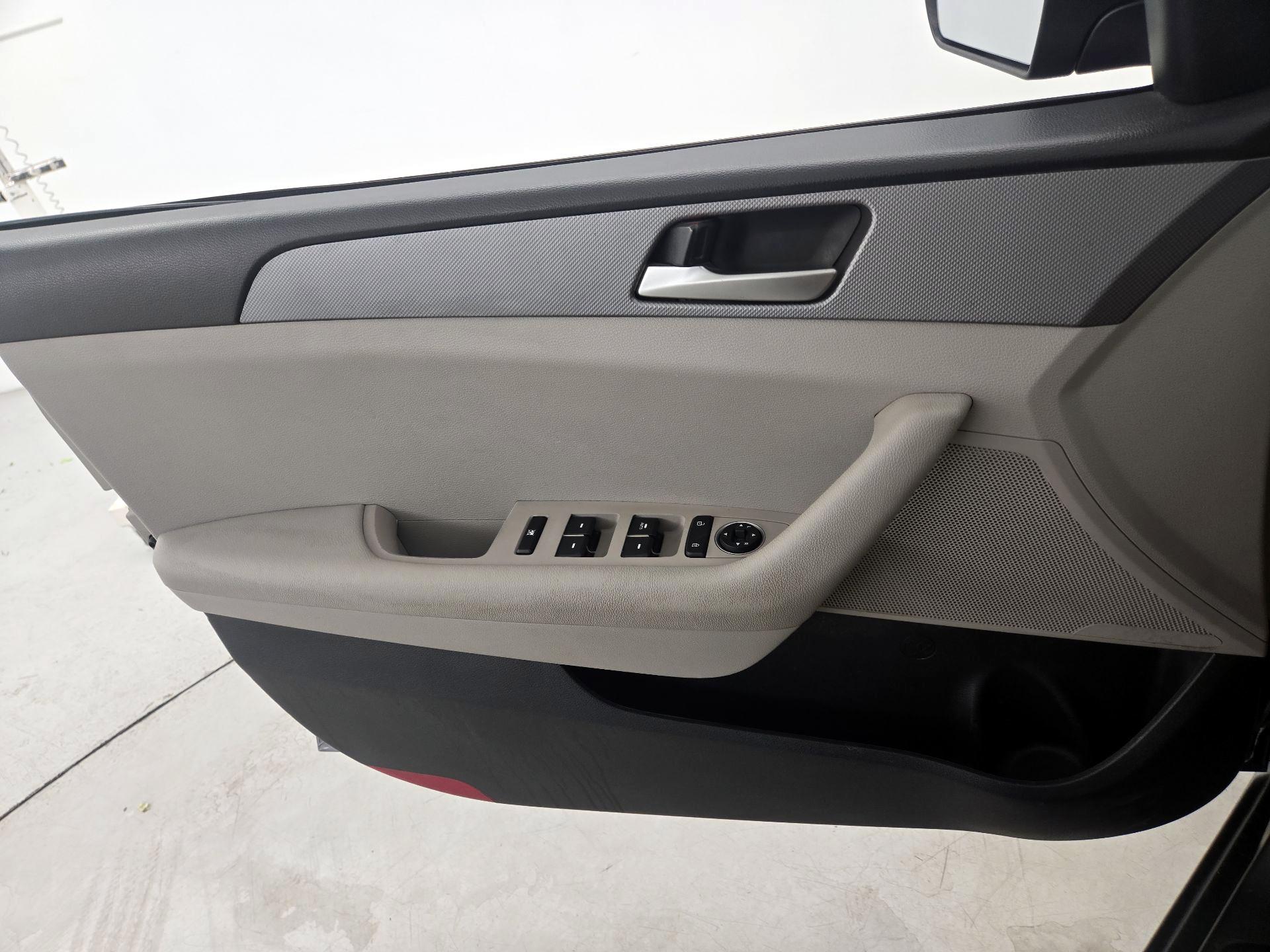 Thumbnail: 2019 Hyundai Sonata - 12