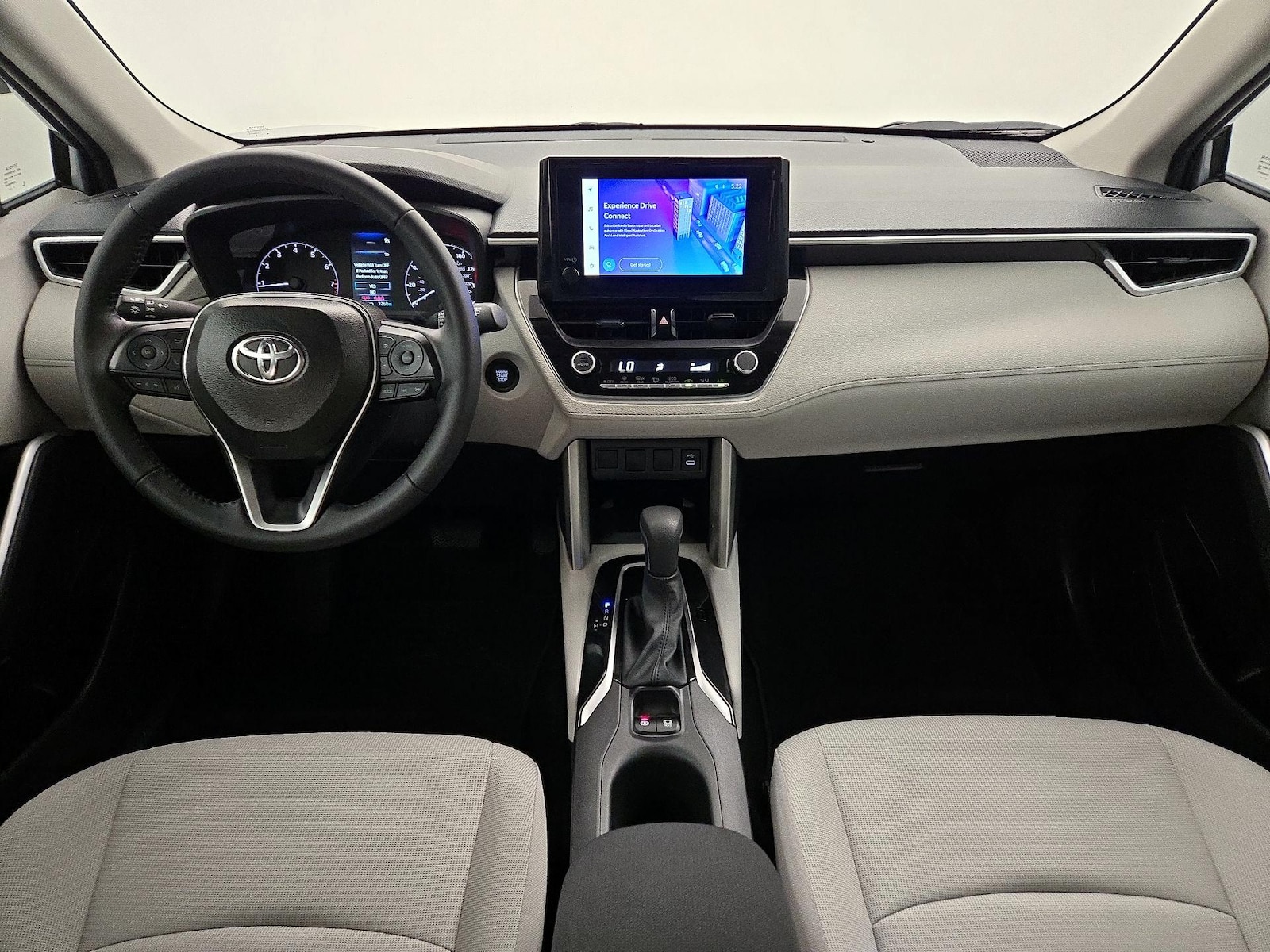 2025 Toyota Corolla Cross LE - Photo 10