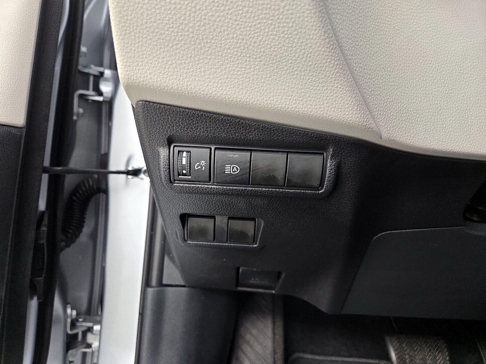 2025 Toyota Corolla Cross LE - Photo 14