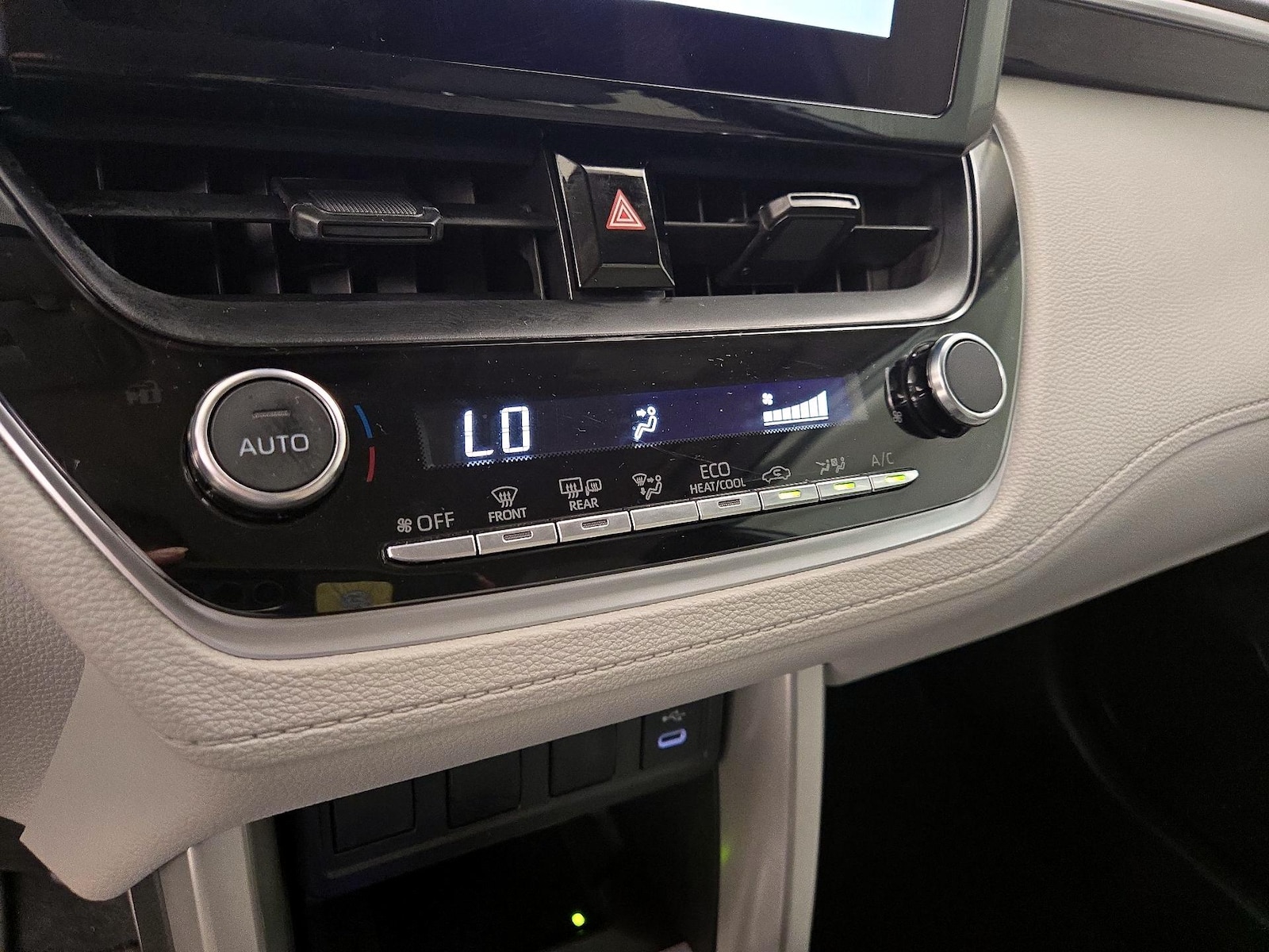 2025 Toyota Corolla Cross LE - Photo 18