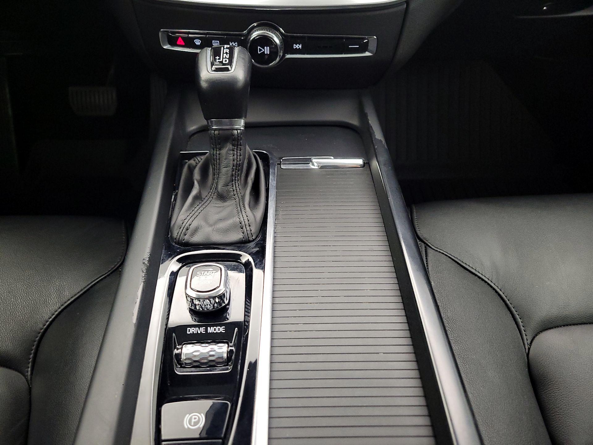 Thumbnail: 2020 Volvo S60 - 17