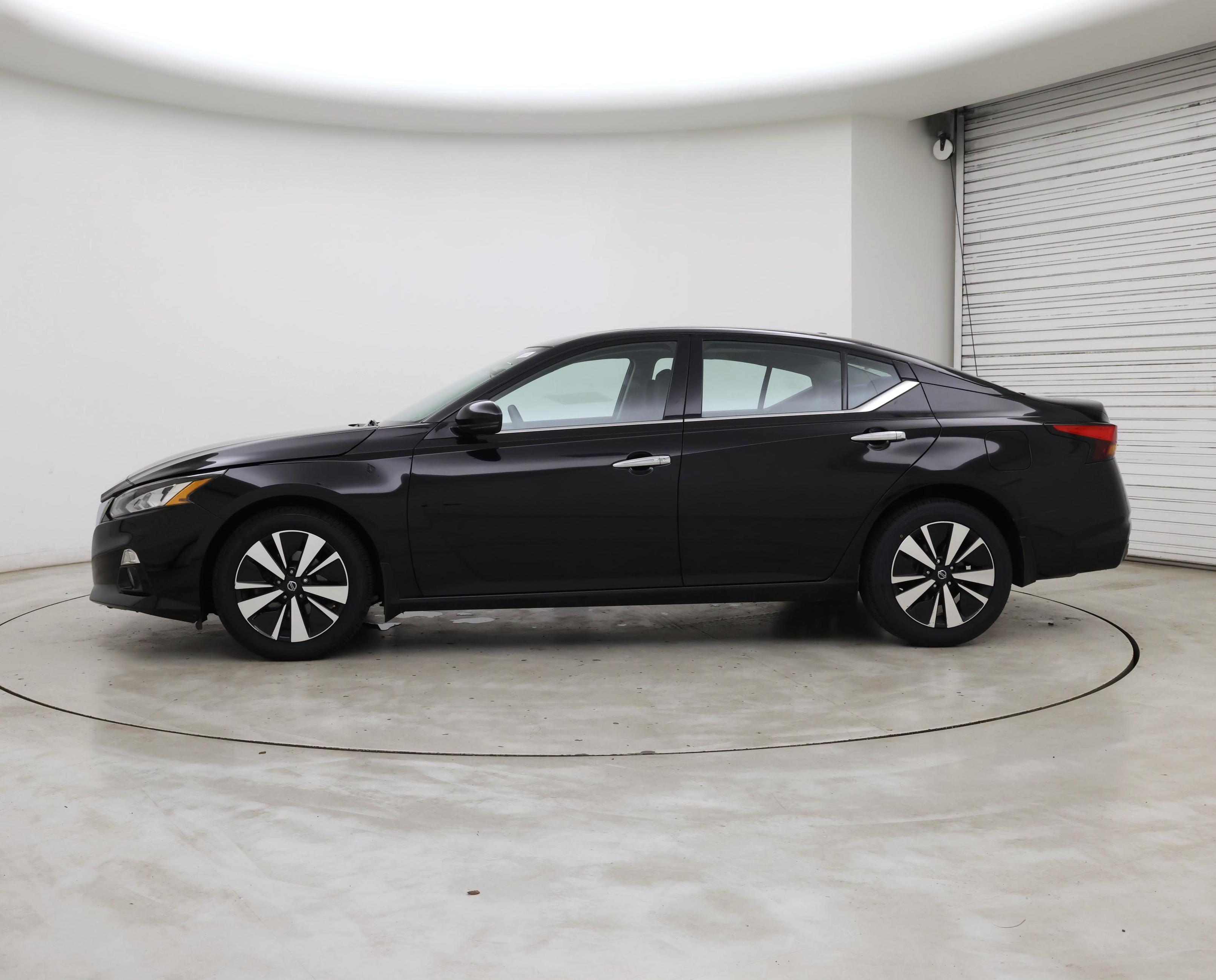 Thumbnail: 2019 Nissan Altima - 3