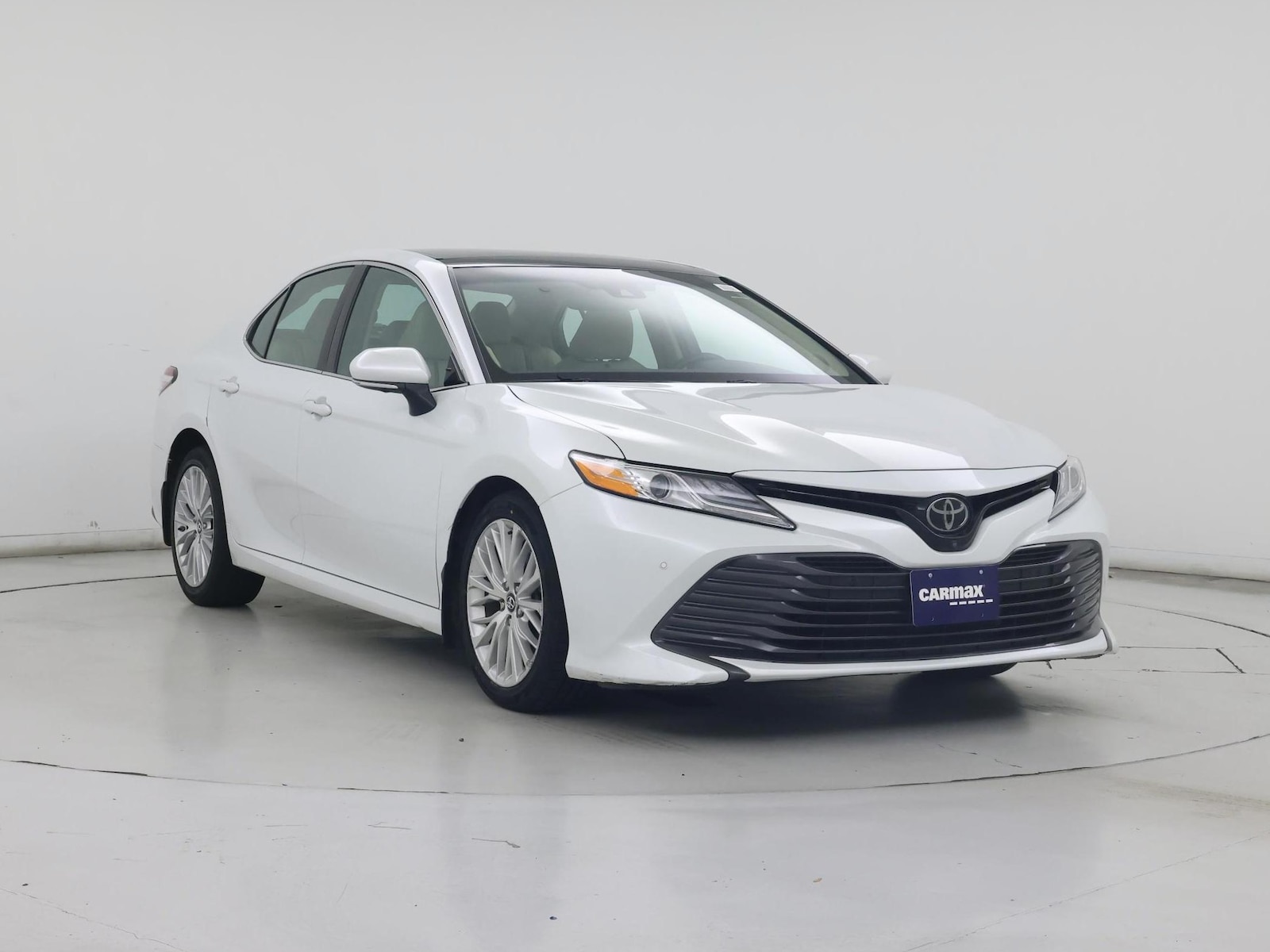 2018 Toyota Camry XLE - Photo 2