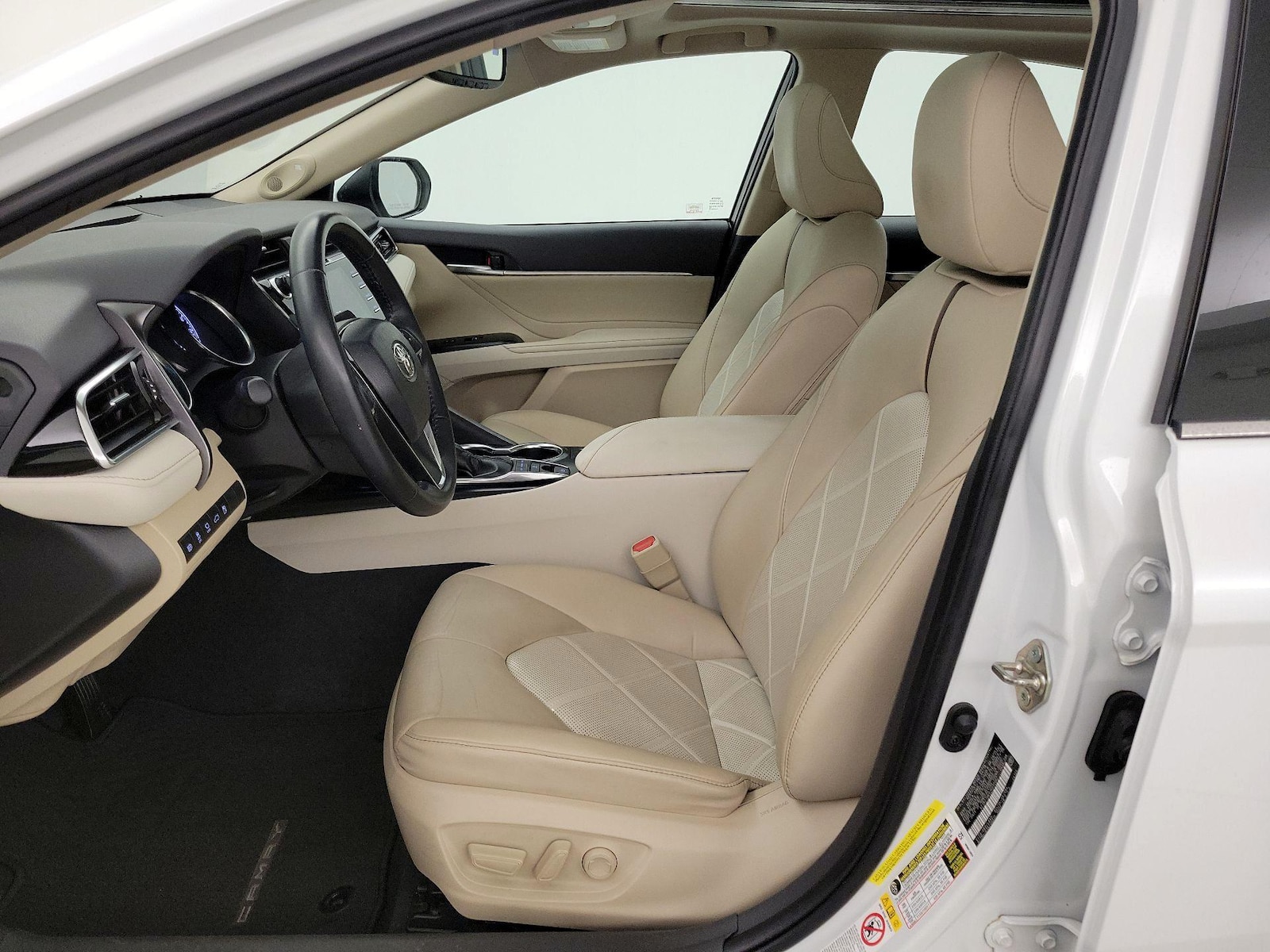 2018 Toyota Camry XLE - Photo 12