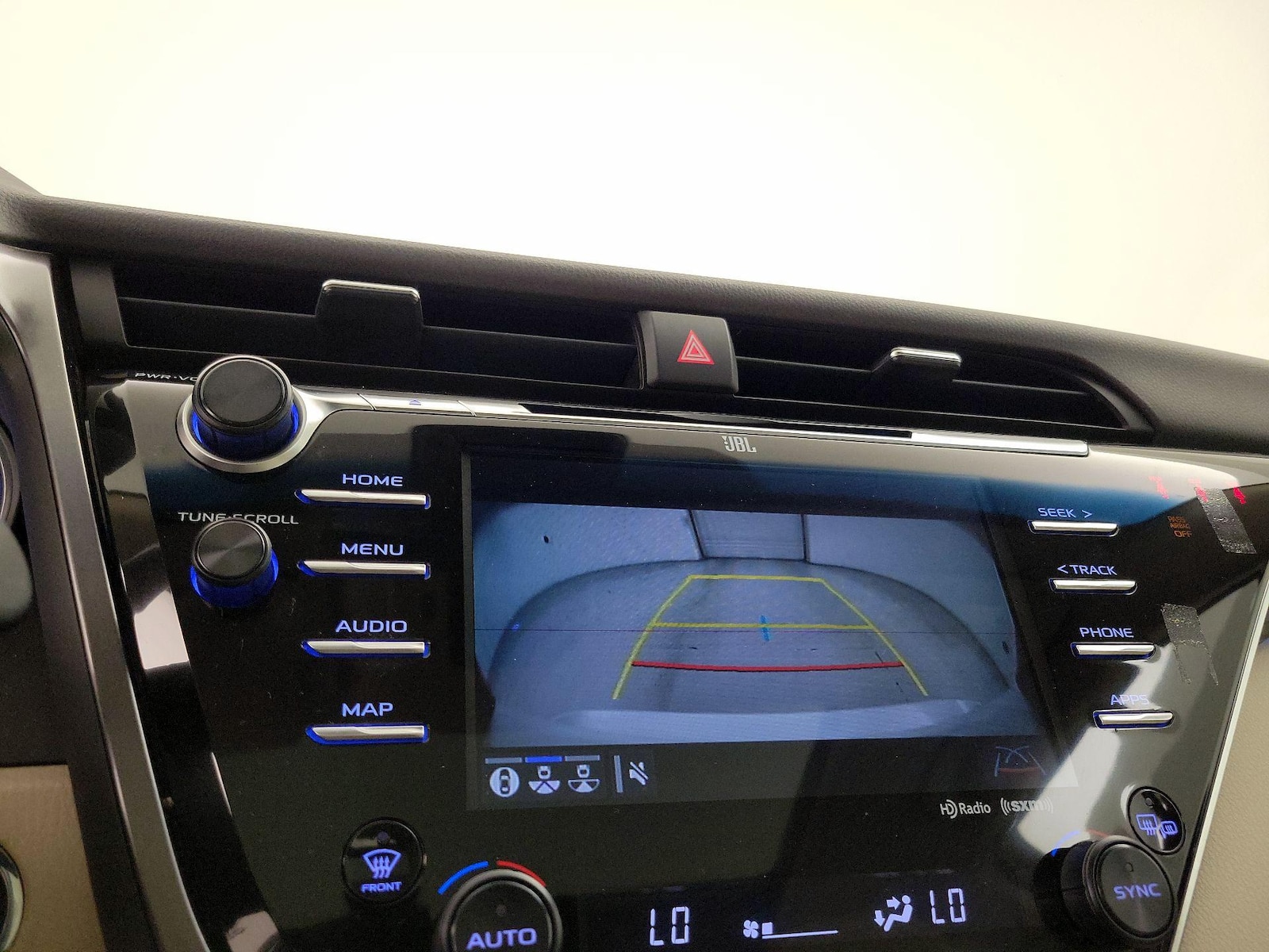 2018 Toyota Camry XLE - Photo 16