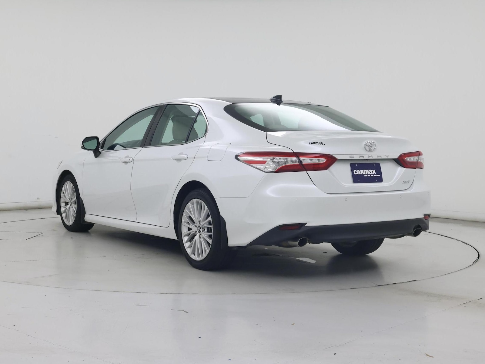 2018 Toyota Camry XLE - Photo 3