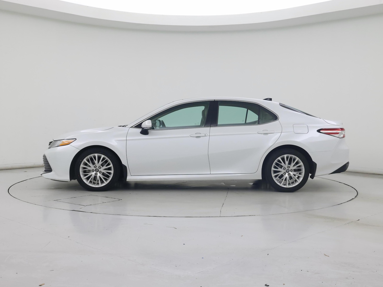 2018 Toyota Camry XLE - Photo 4