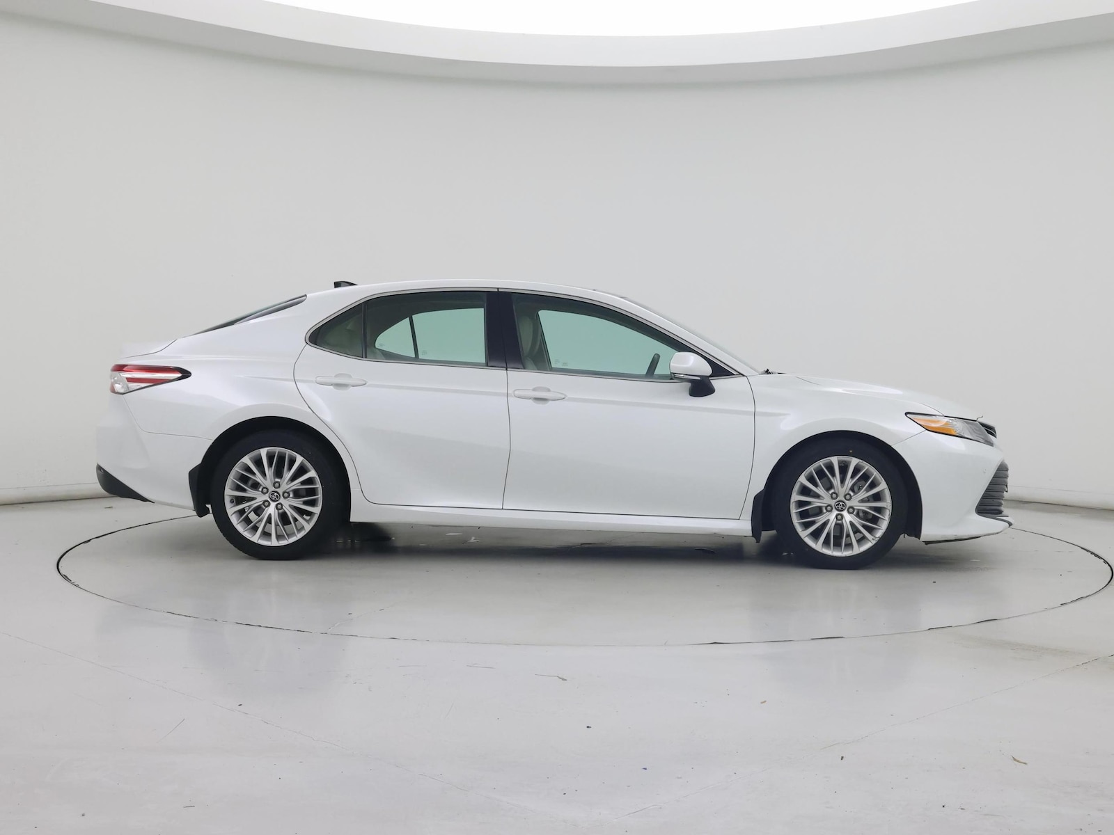 2018 Toyota Camry XLE - Photo 8