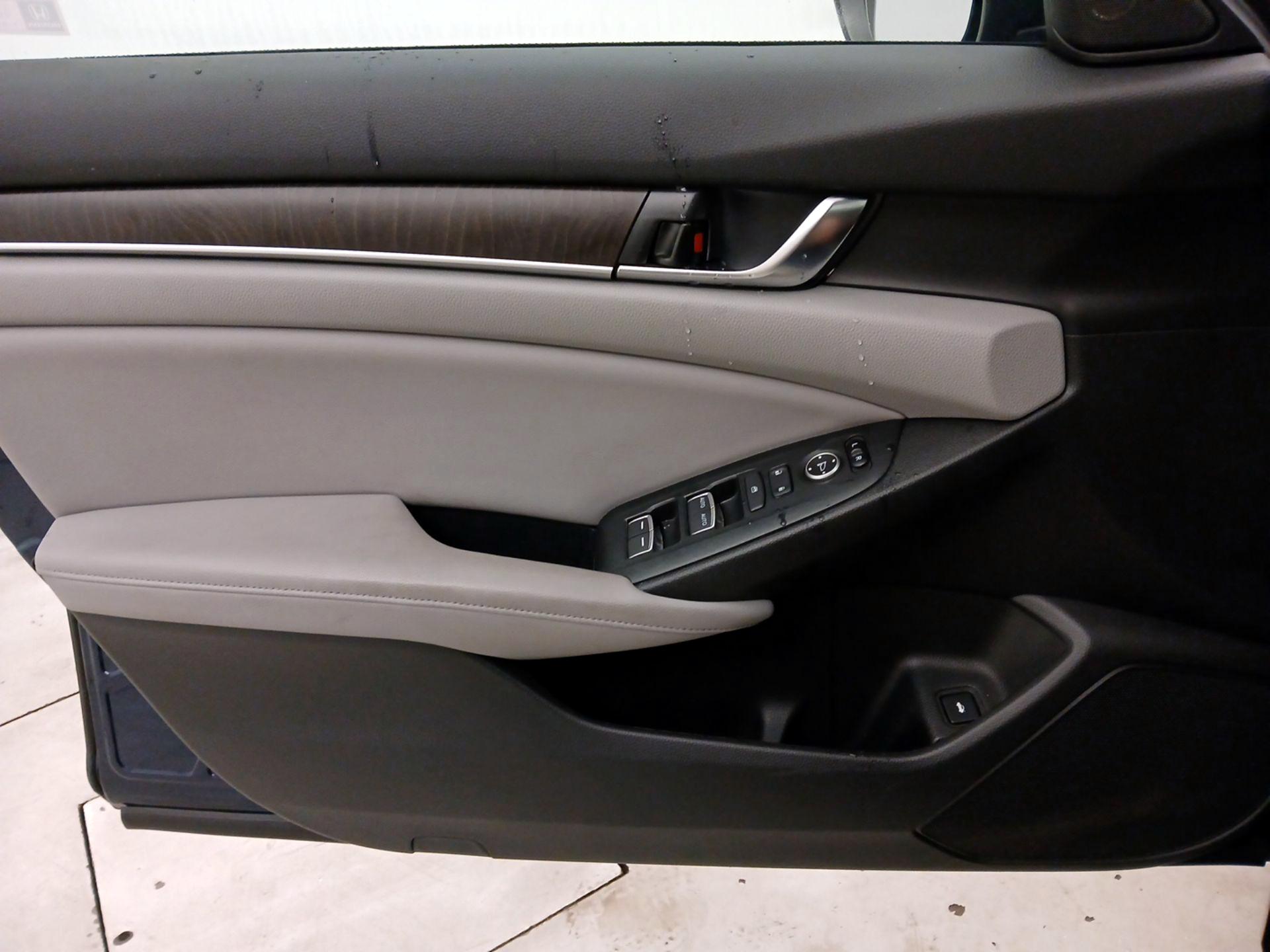 Thumbnail: 2018 Honda Accord - 12