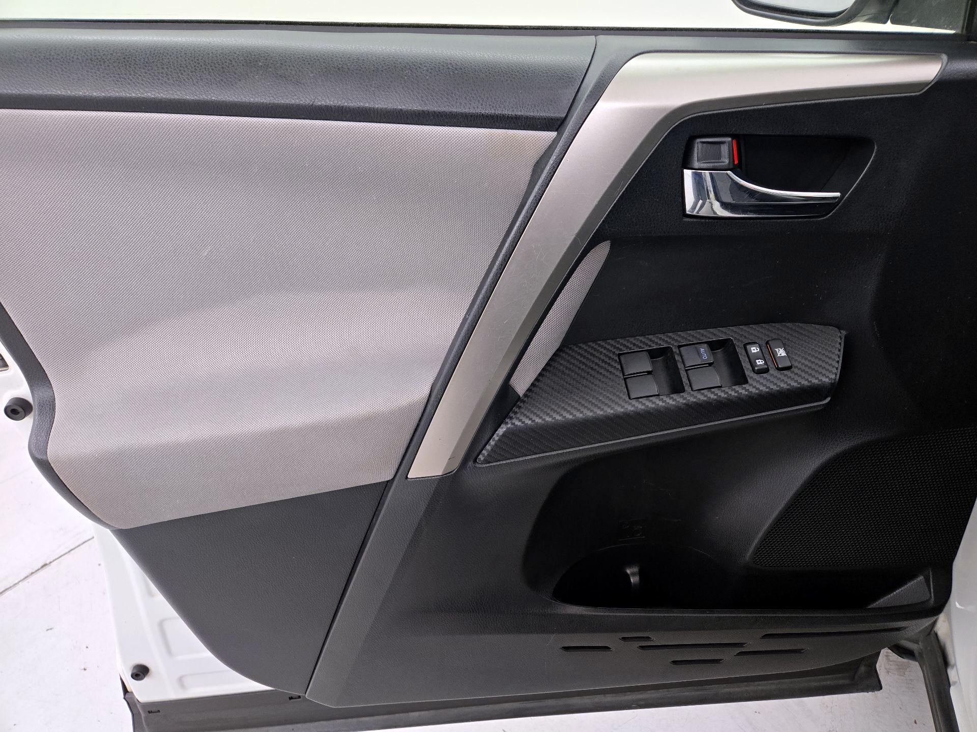 Thumbnail: 2014 Toyota RAV4 - 12