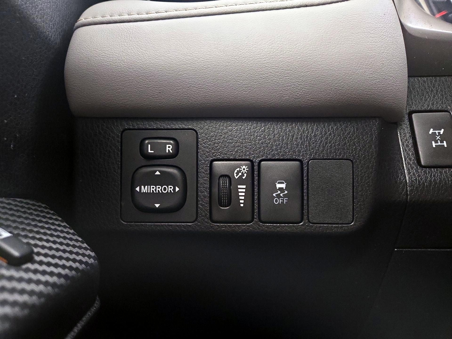 Thumbnail: 2014 Toyota RAV4 - 13