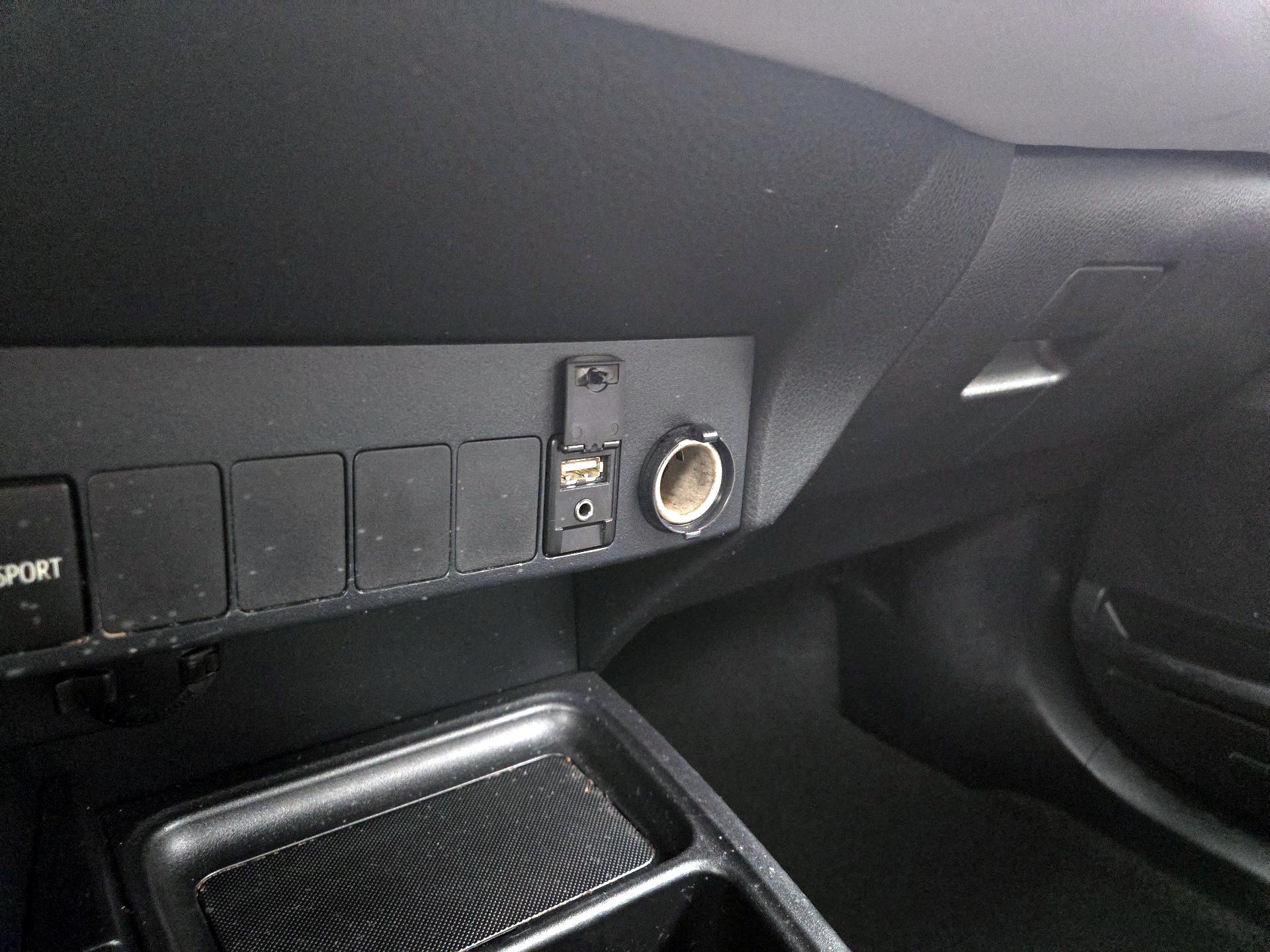 Thumbnail: 2014 Toyota RAV4 - 18