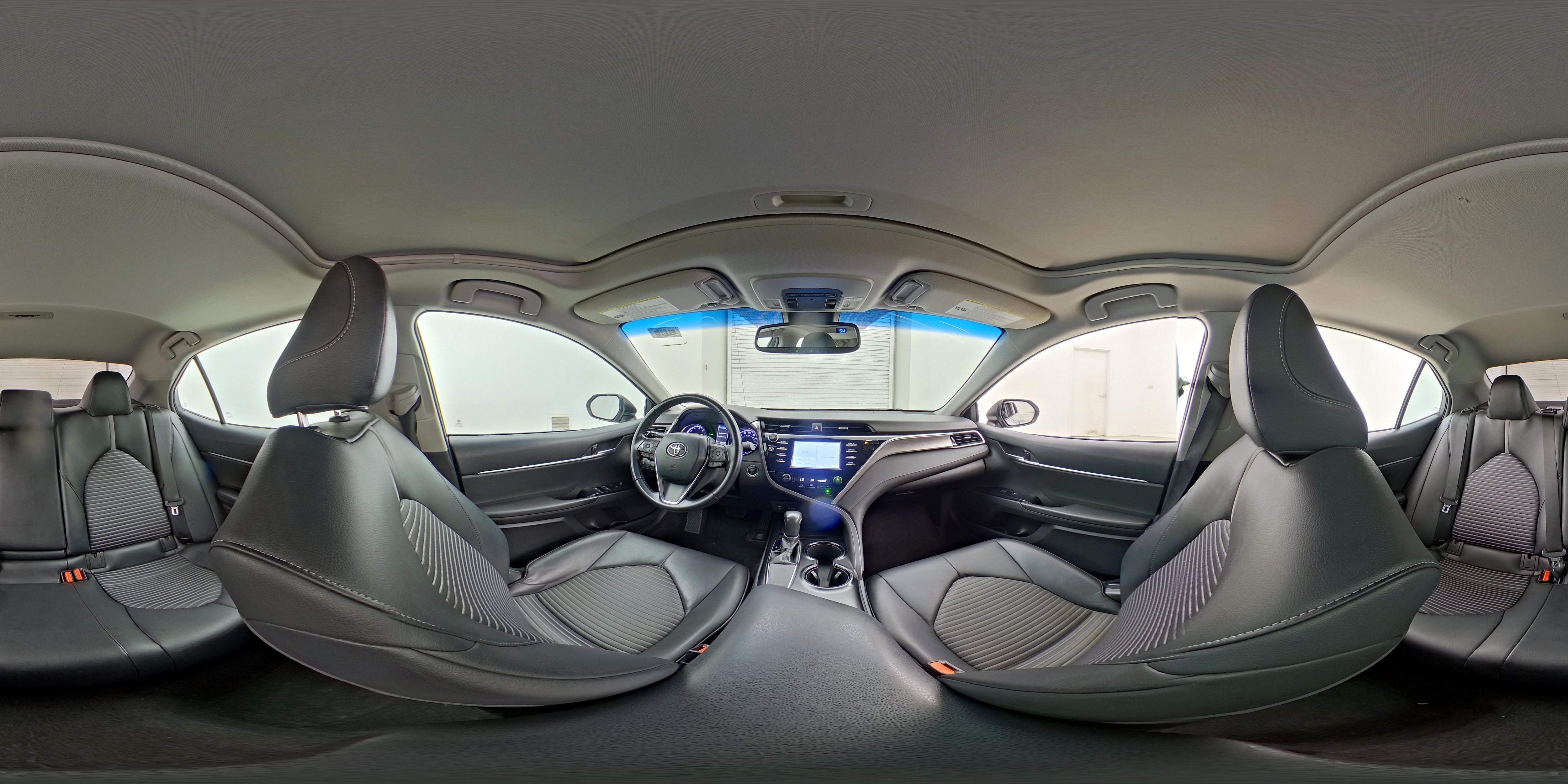 2018 Toyota Camry SE - Photo 25