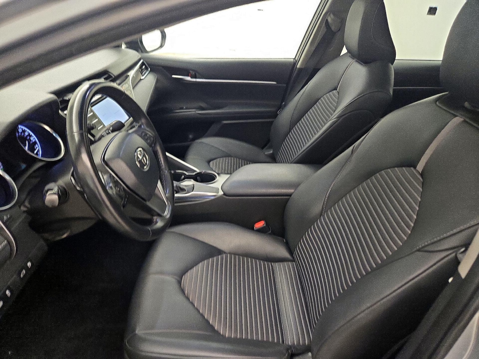 2018 Toyota Camry SE - Photo 12