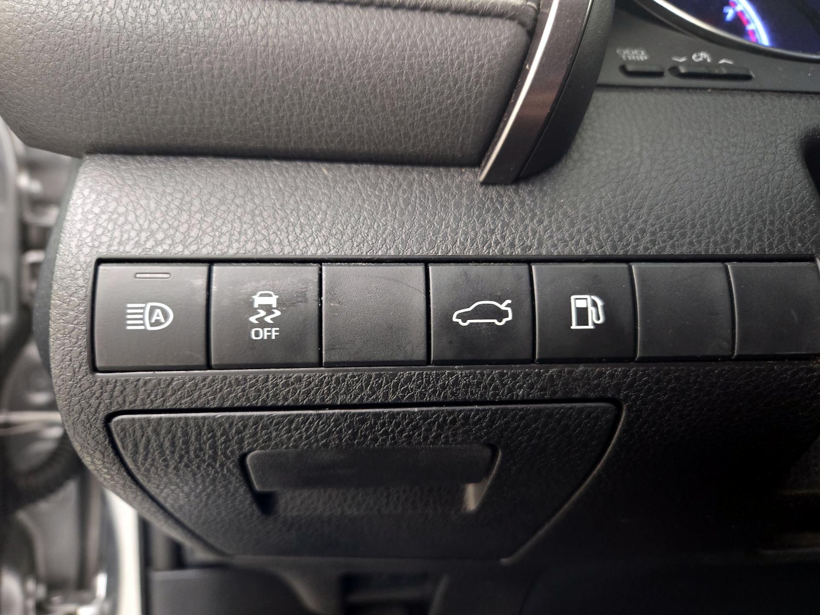 2018 Toyota Camry SE - Photo 14