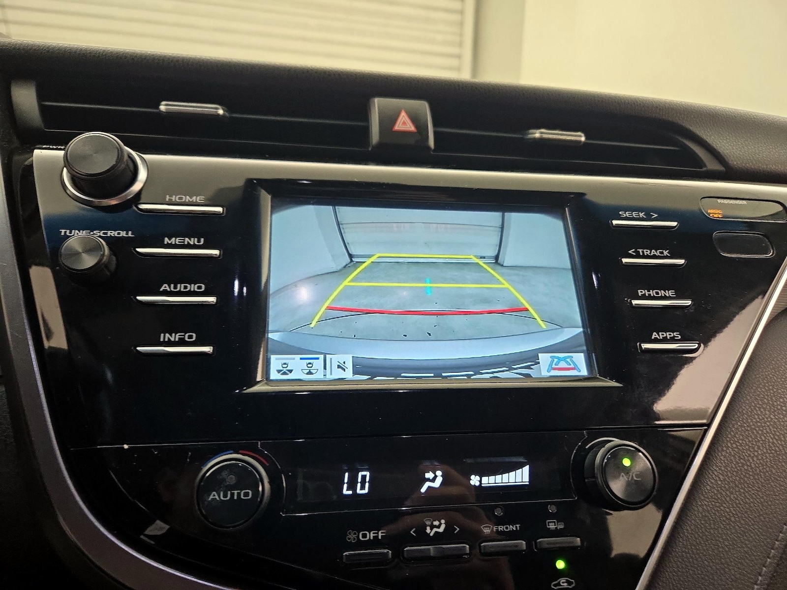 2018 Toyota Camry SE - Photo 15