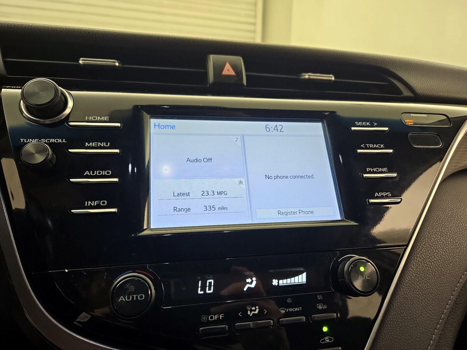 2018 Toyota Camry SE - Photo 16
