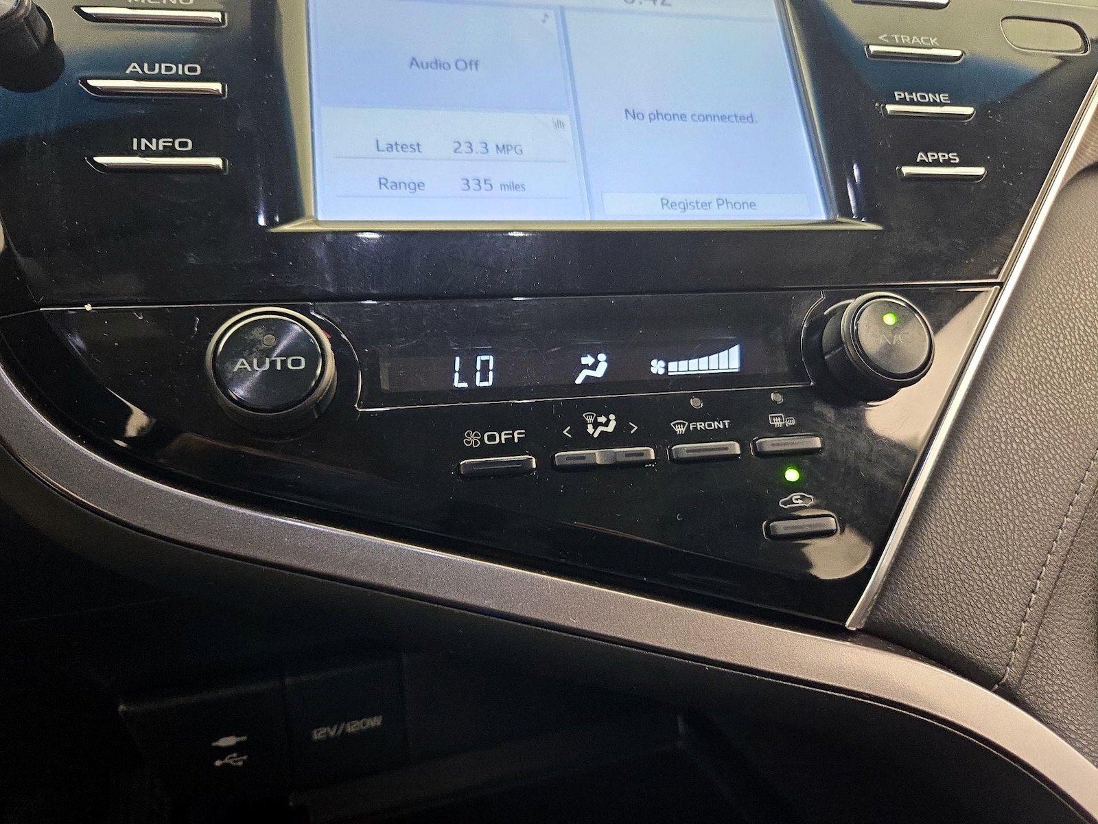 2018 Toyota Camry SE - Photo 17