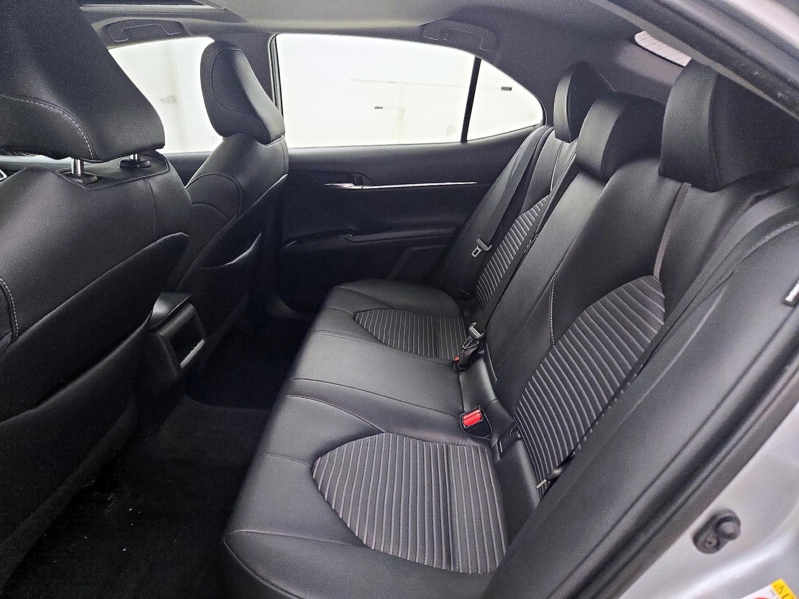 2018 Toyota Camry SE - Photo 21