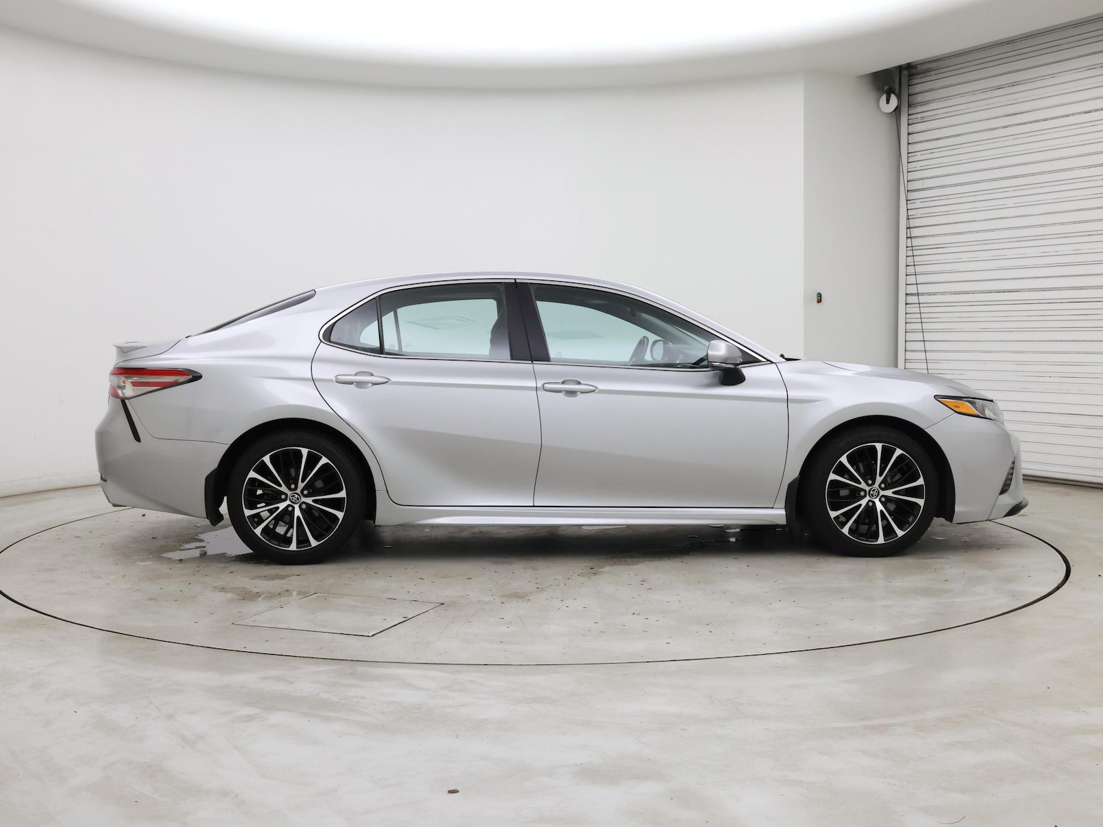2018 Toyota Camry SE - Photo 8