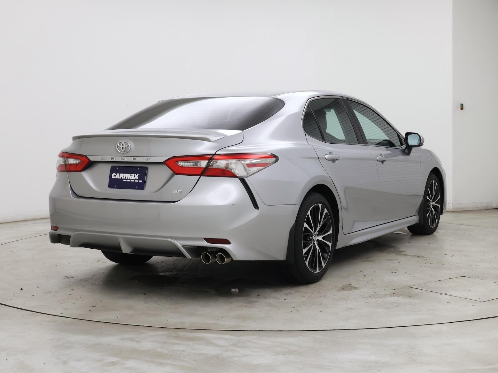 2018 Toyota Camry SE - Photo 9