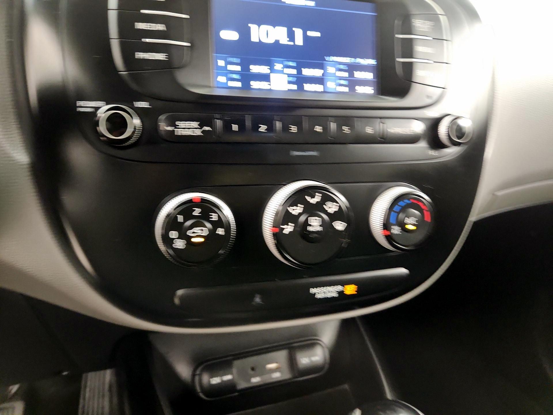 Thumbnail: 2018 Kia Soul - 15