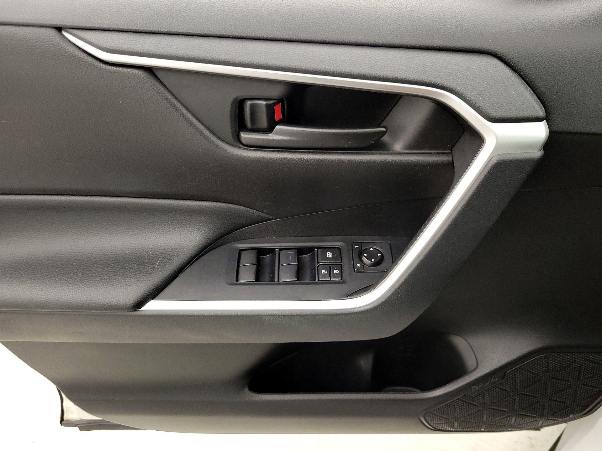 Thumbnail: 2021 Toyota RAV4 - 12