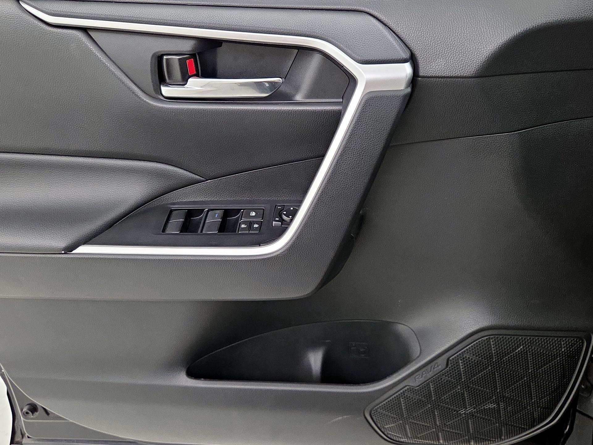 Thumbnail: 2021 Toyota RAV4 - 12