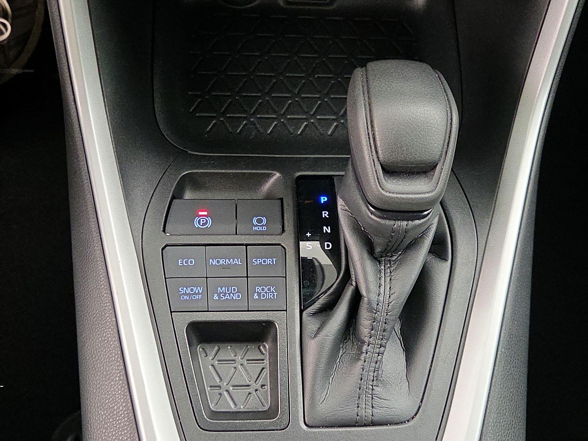 Thumbnail: 2021 Toyota RAV4 - 17