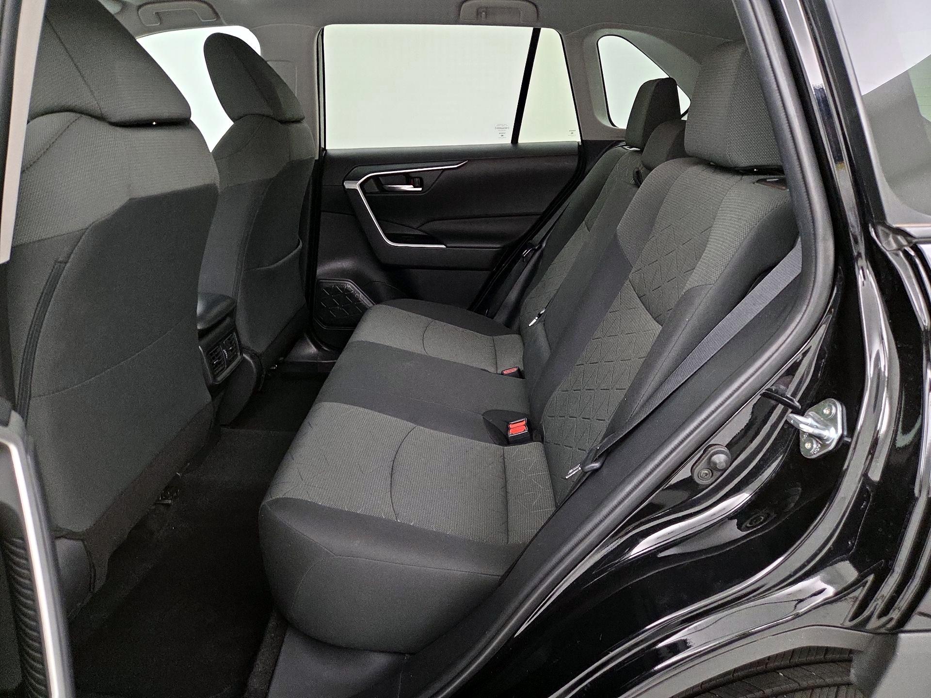 Thumbnail: 2021 Toyota RAV4 - 19