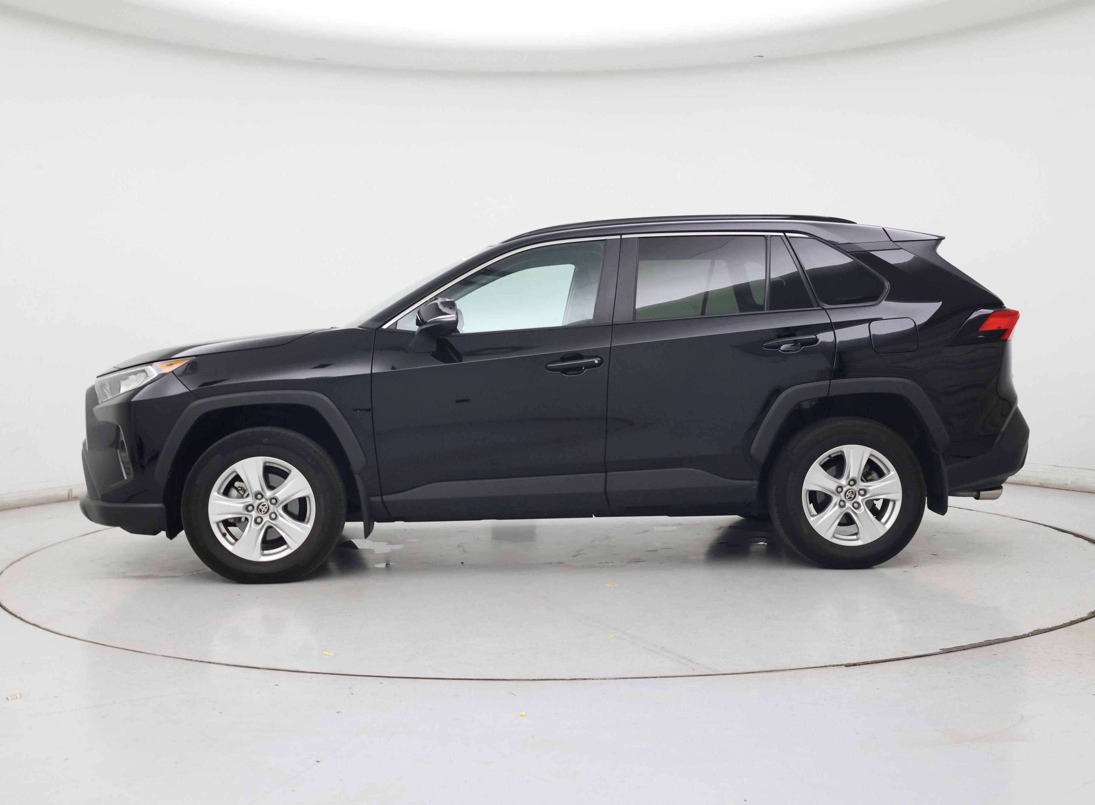 Thumbnail: 2021 Toyota RAV4 - 3