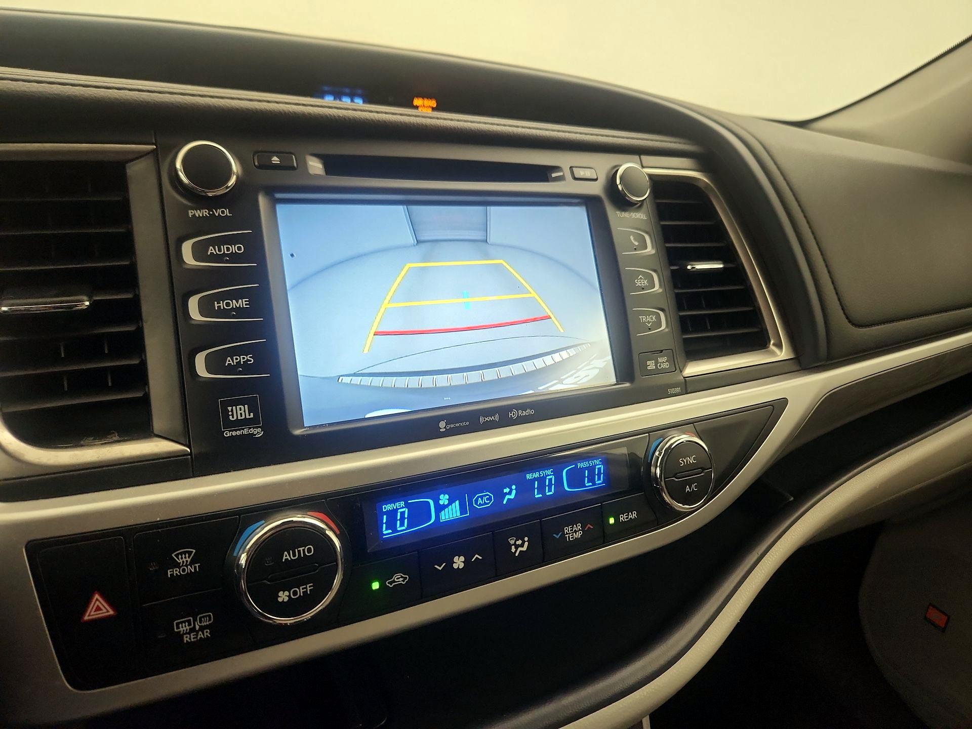 Thumbnail: 2018 Toyota Highlander - 14