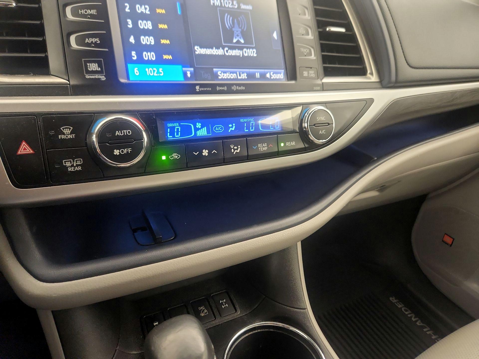 Thumbnail: 2018 Toyota Highlander - 16