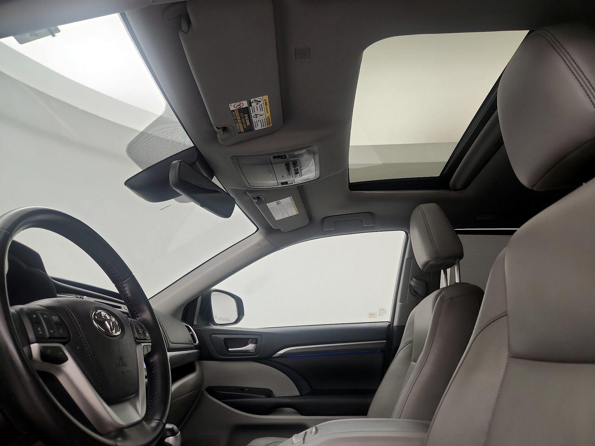 Thumbnail: 2018 Toyota Highlander - 18