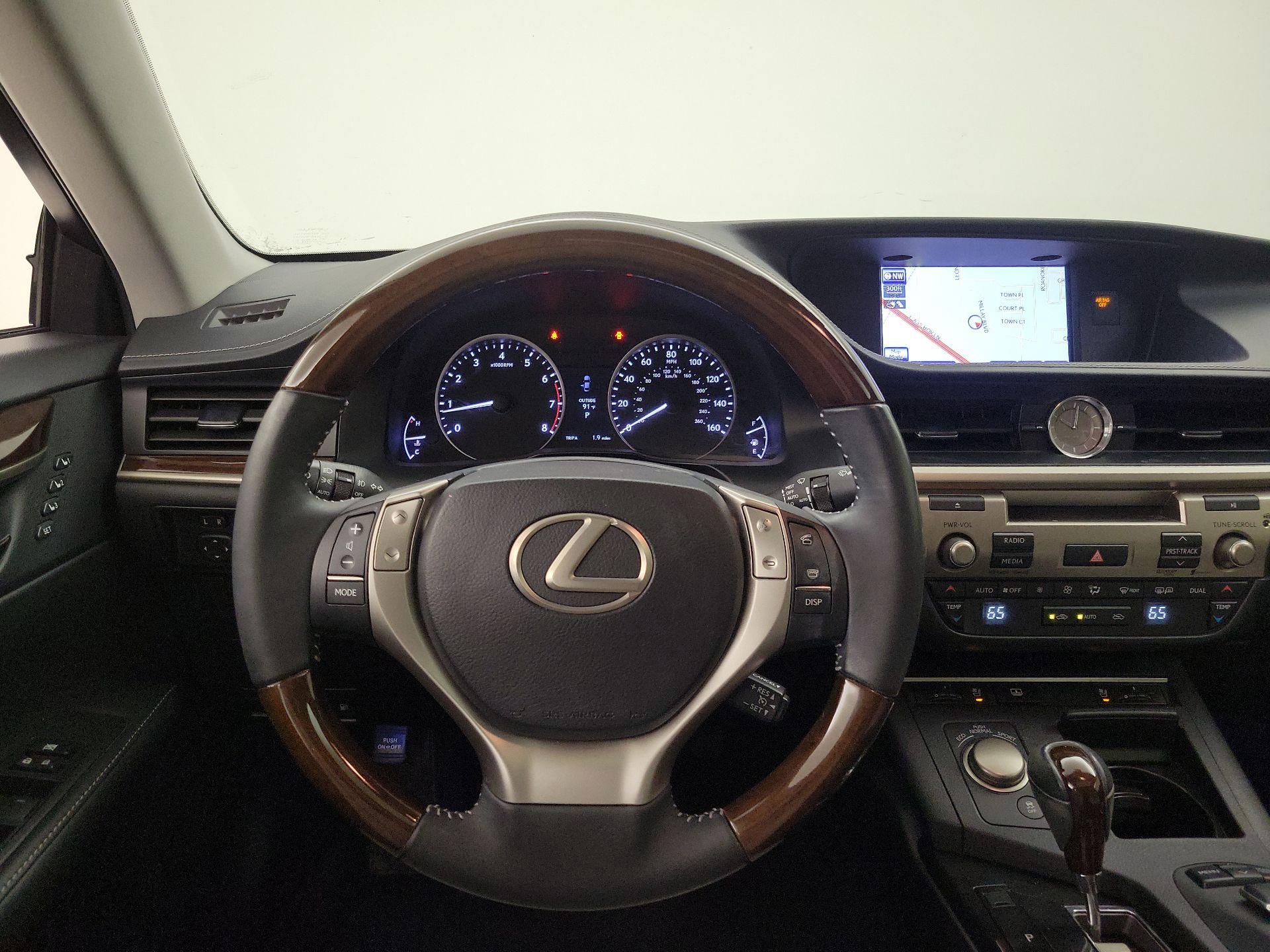 Thumbnail: 2014 Lexus ES - 10