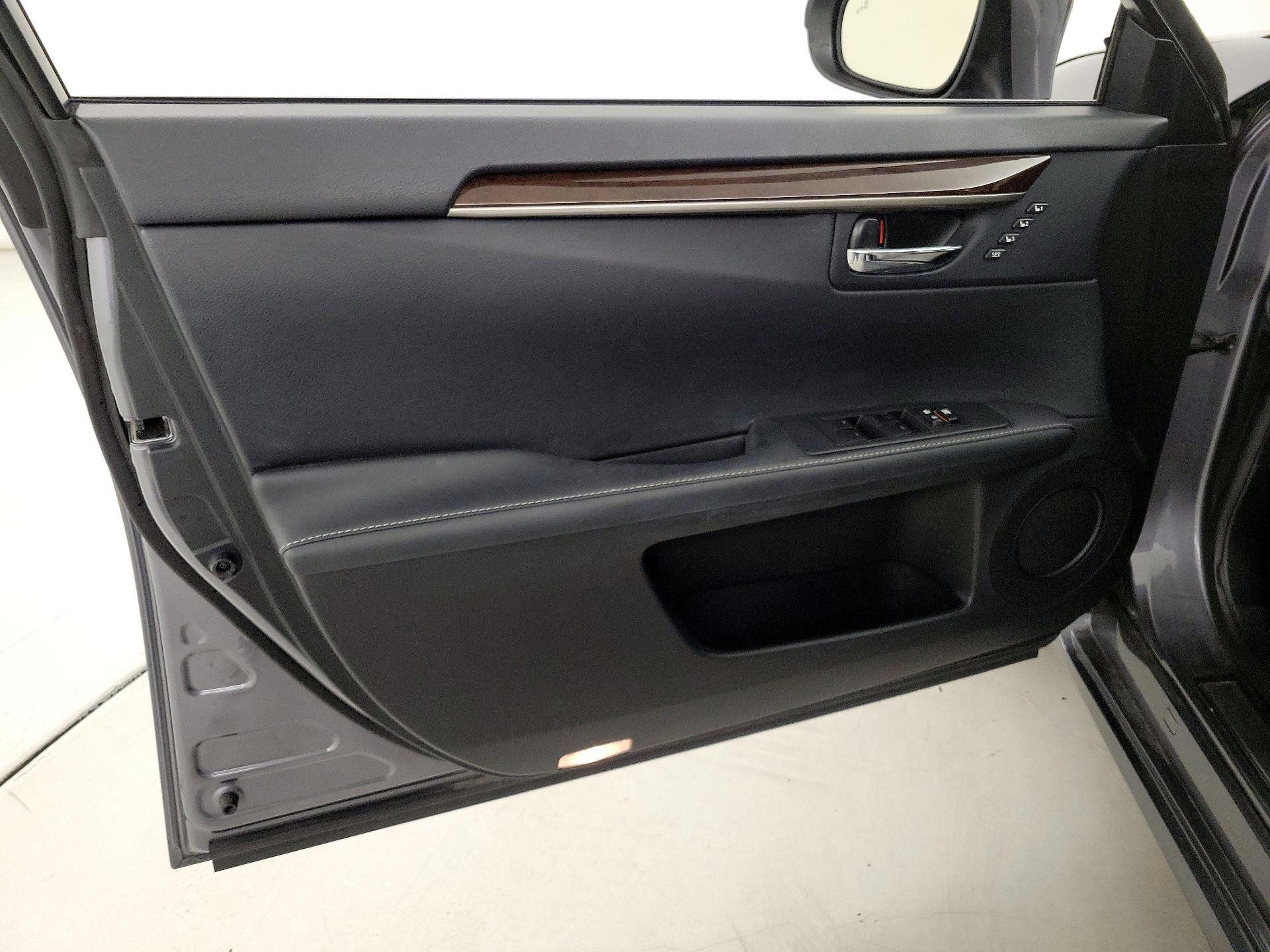 Thumbnail: 2014 Lexus ES - 12
