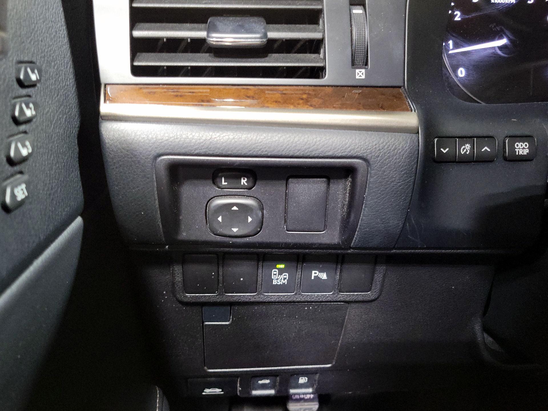 Thumbnail: 2014 Lexus ES - 13