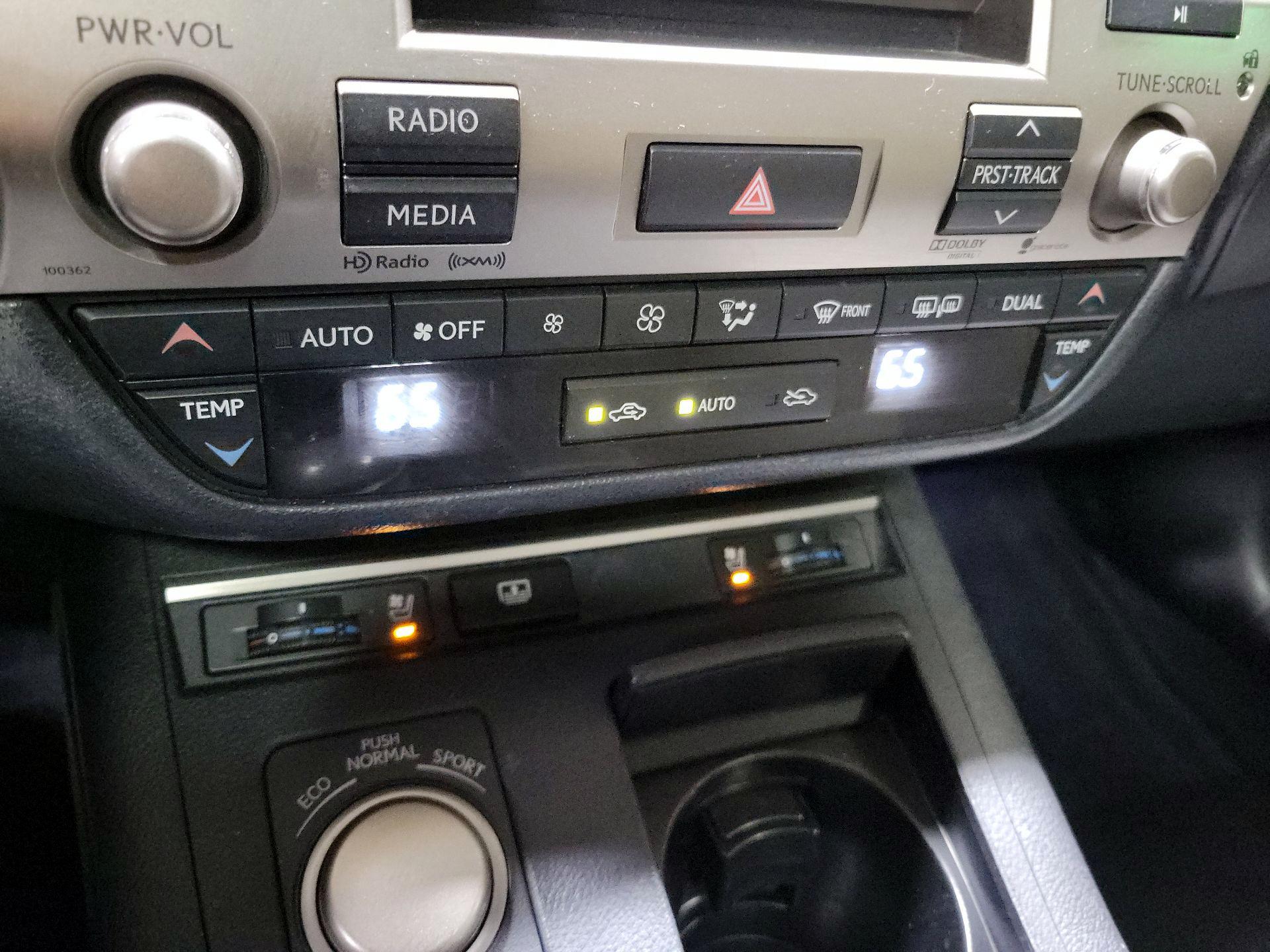 Thumbnail: 2014 Lexus ES - 17