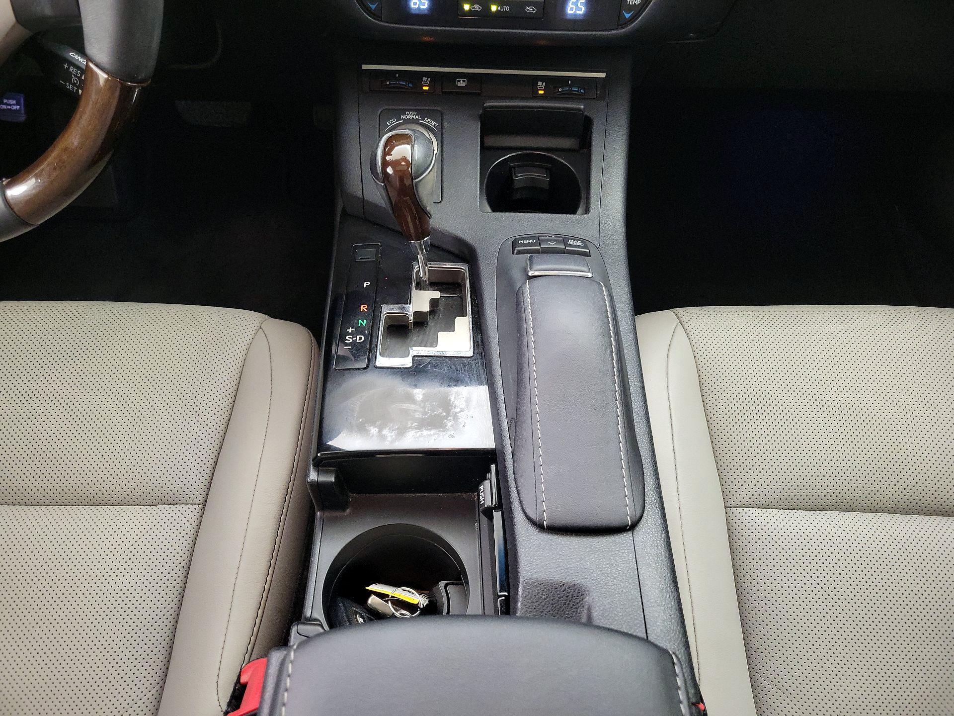 Thumbnail: 2014 Lexus ES - 18