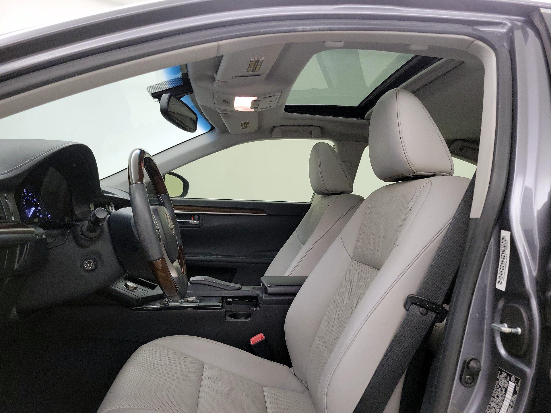 Thumbnail: 2014 Lexus ES - 19